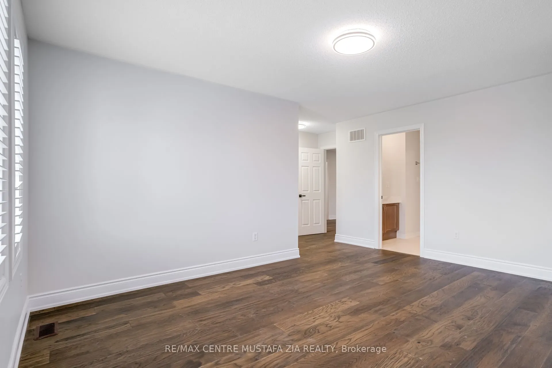 562 Nairn Circle