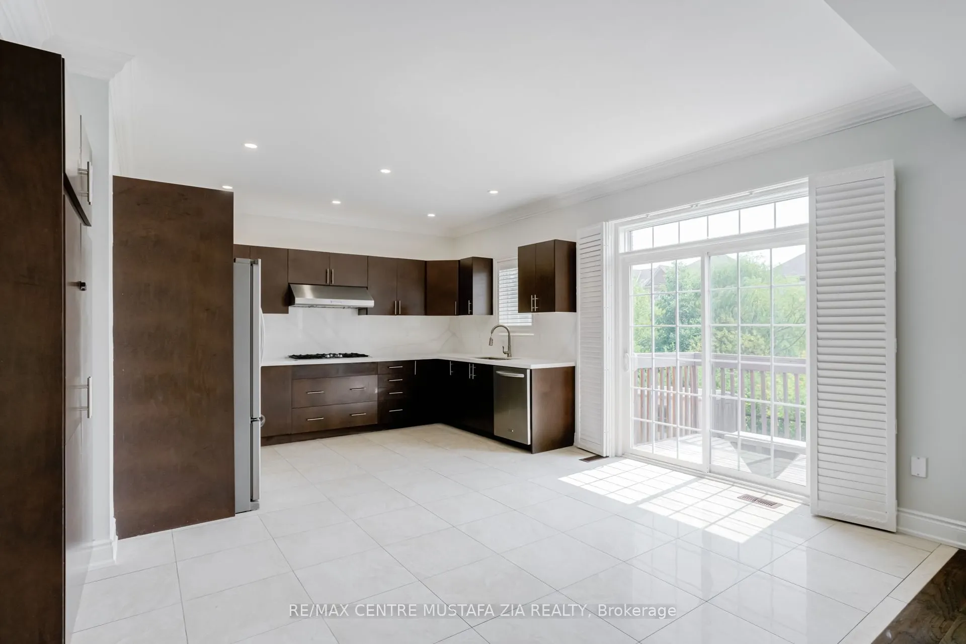 562 Nairn Circle