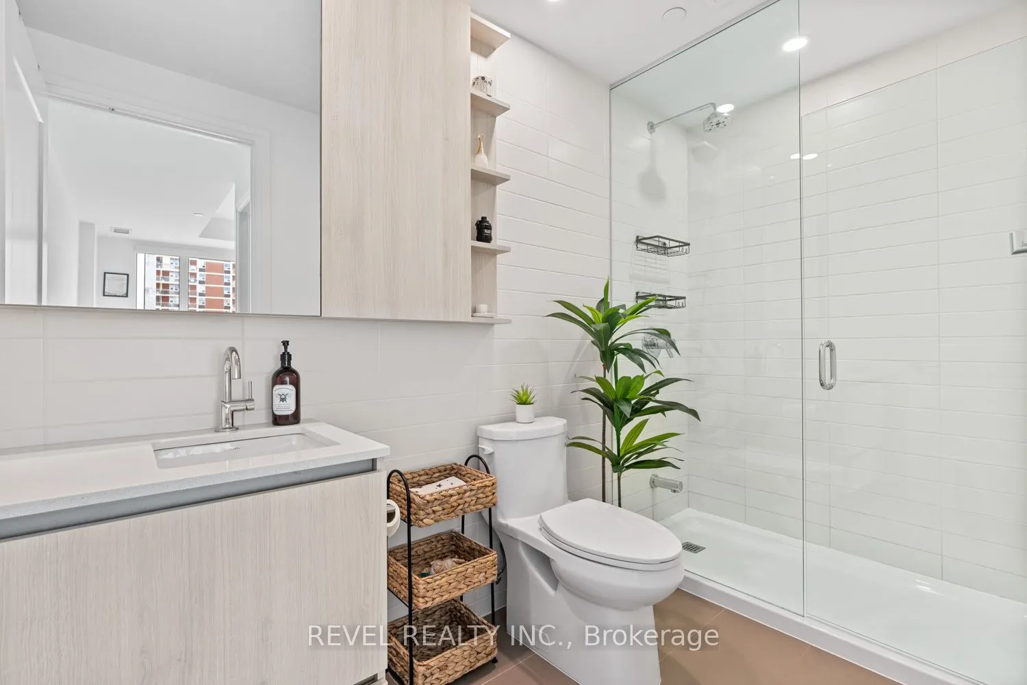 21 Park Street E, #520