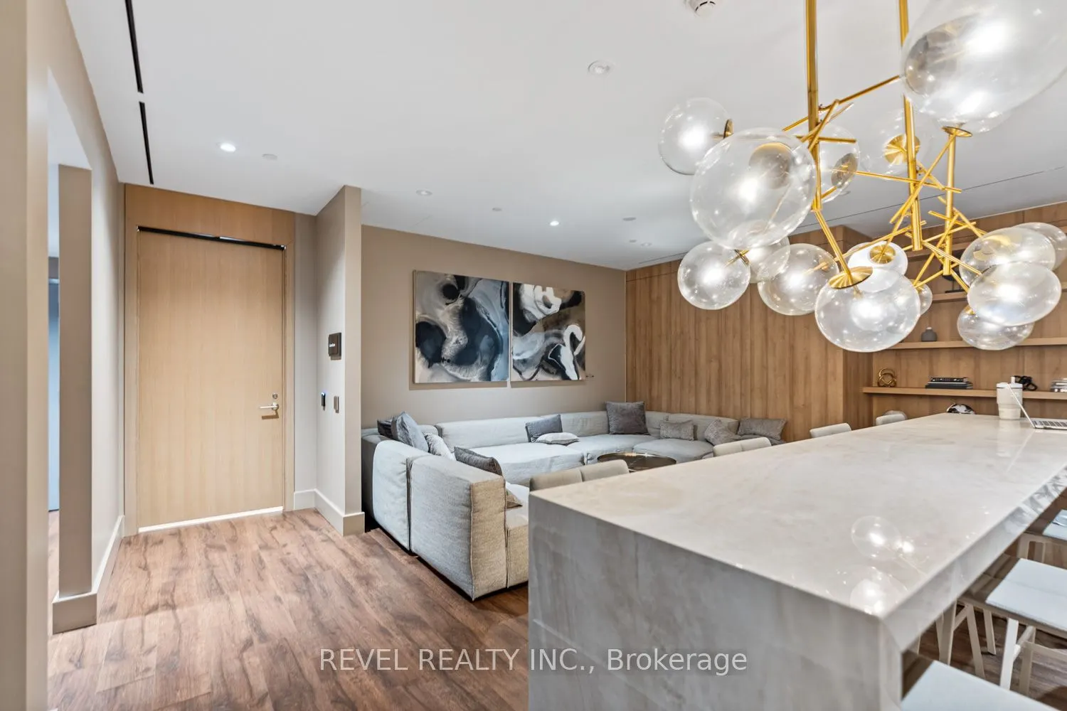 21 Park Street E, #520