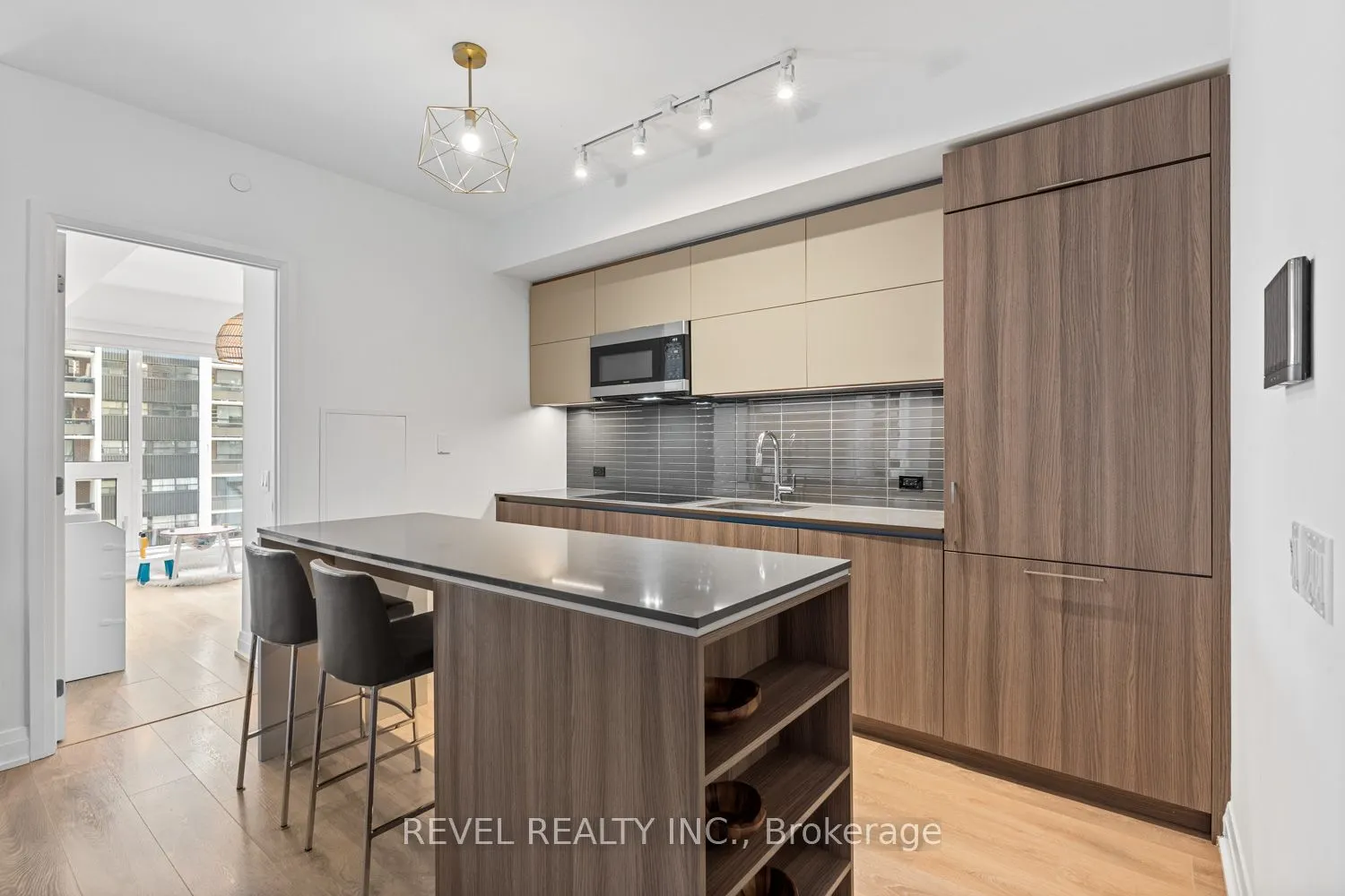 21 Park Street E, #520