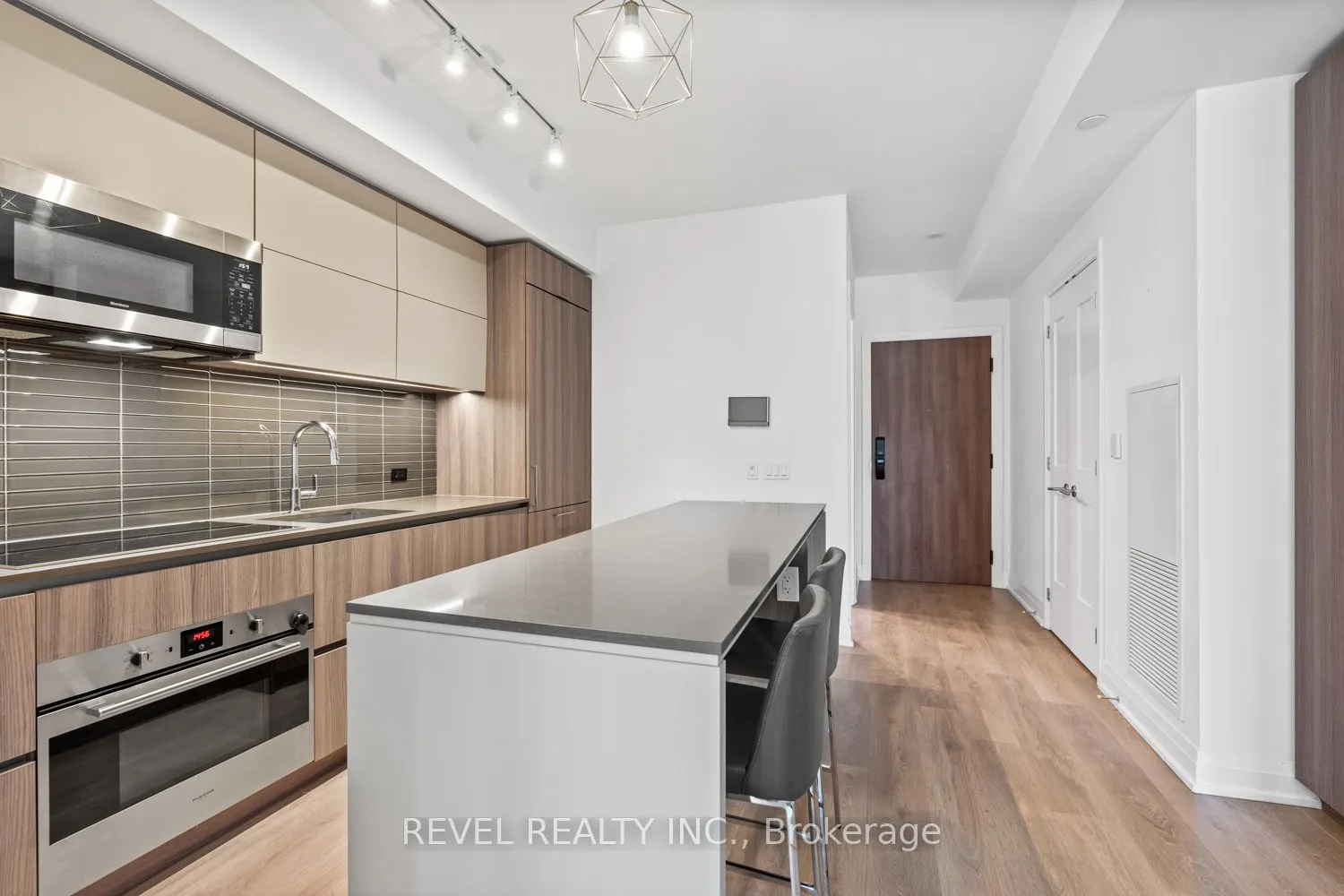 21 Park Street E, #520