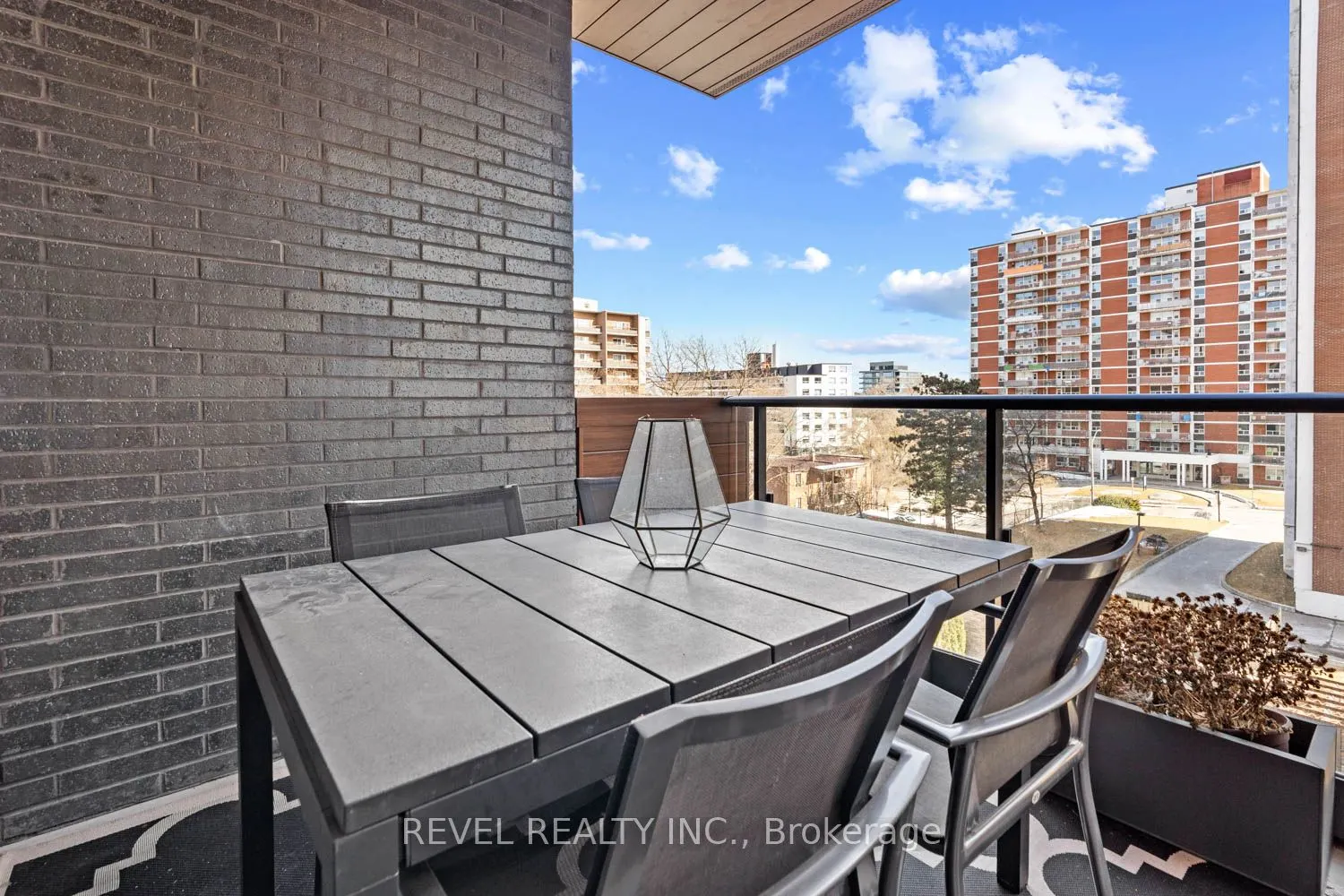 21 Park Street E, #520