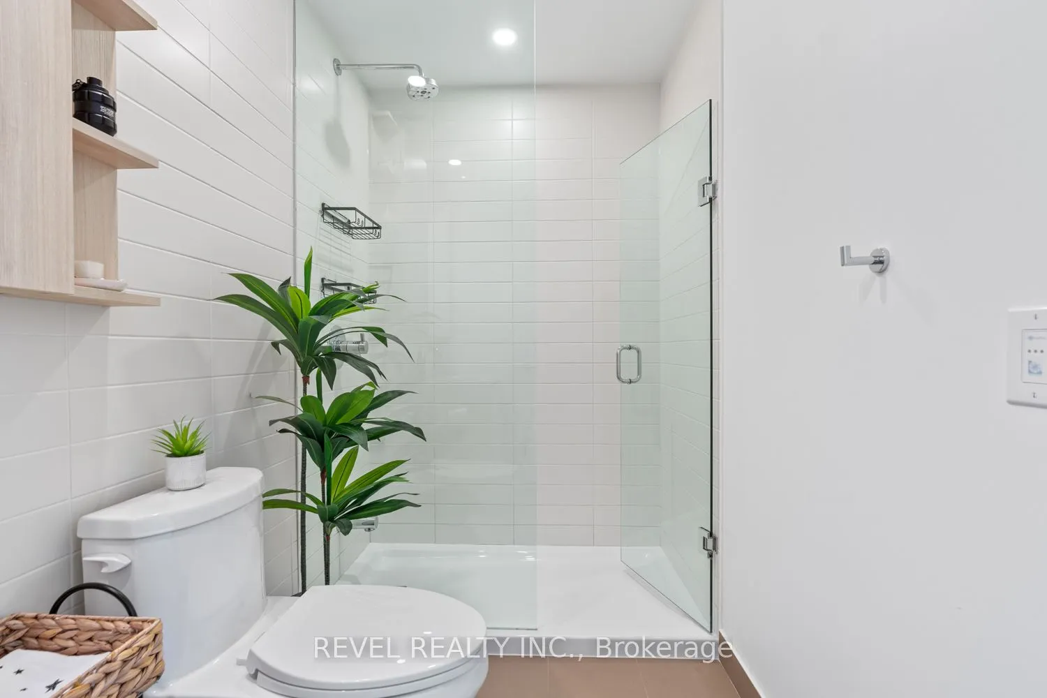 21 Park Street E, #520