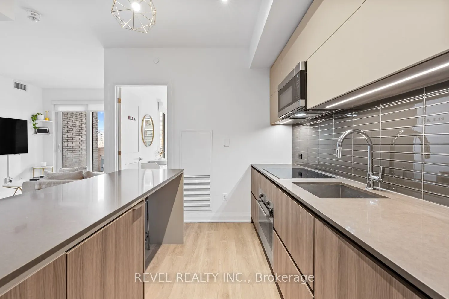 21 Park Street E, #520