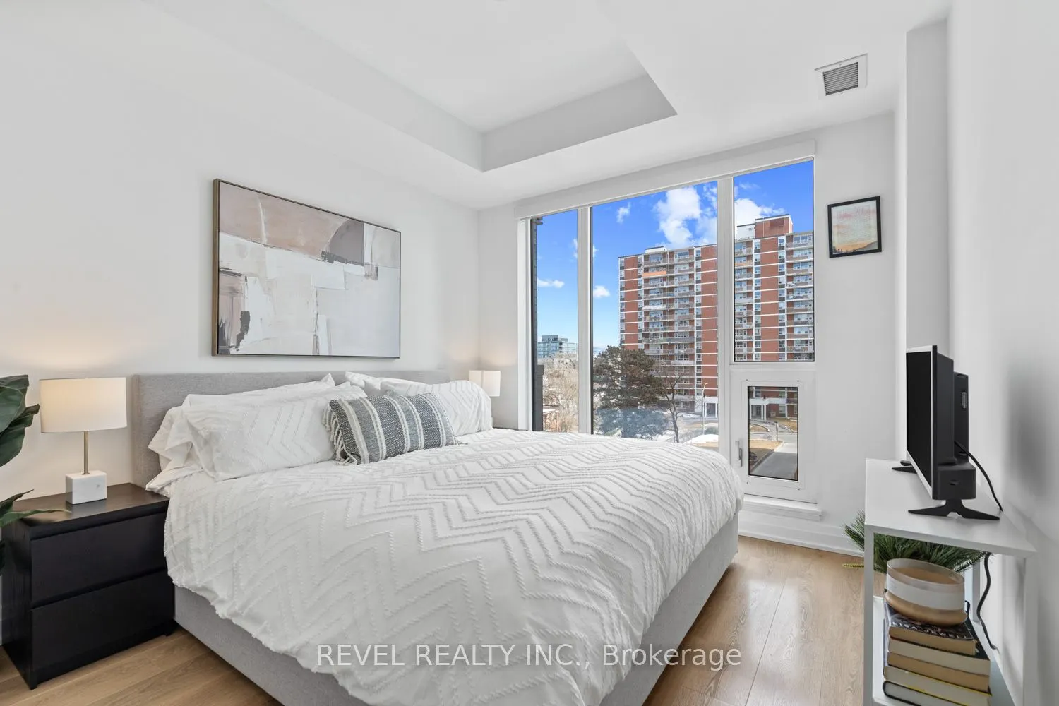 21 Park Street E, #520