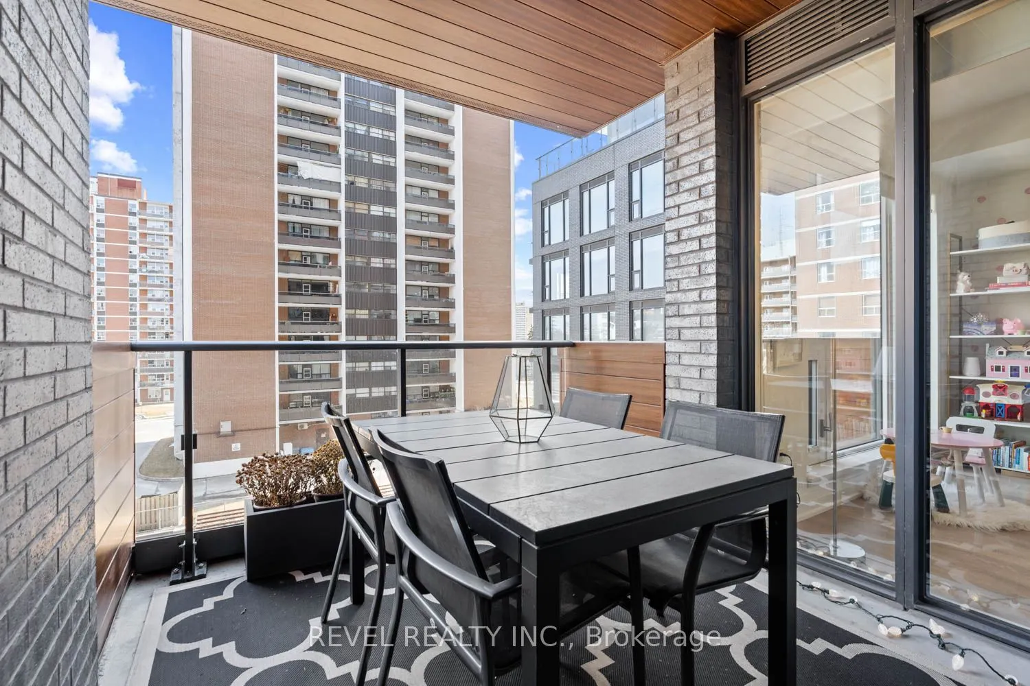 21 Park Street E, #520