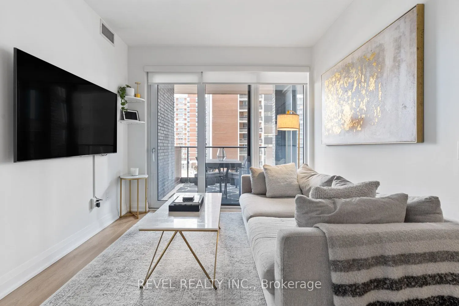 21 Park Street E, #520