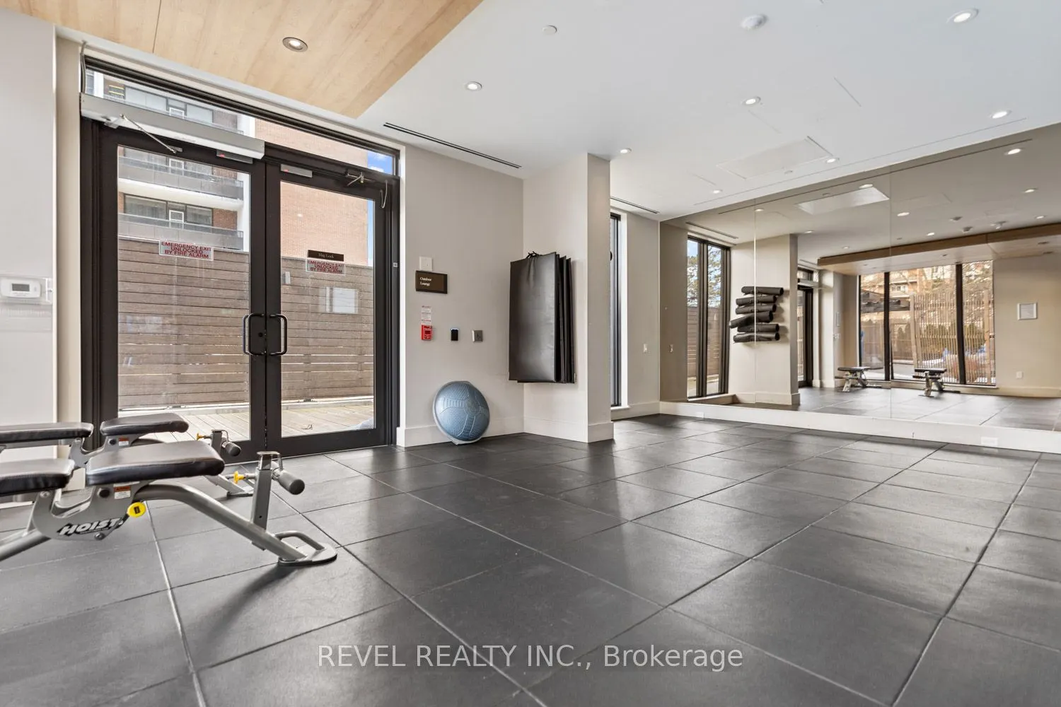21 Park Street E, #520