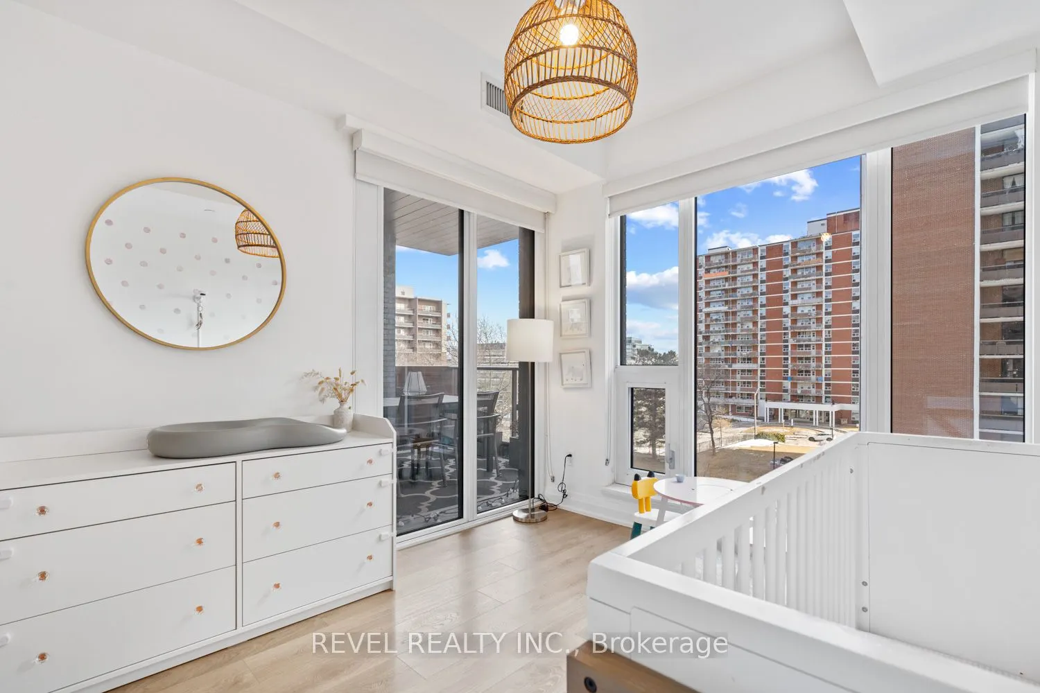 21 Park Street E, #520