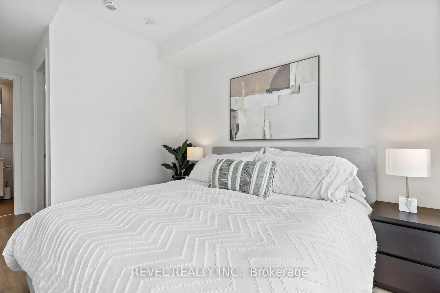 21 Park Street E, #520
