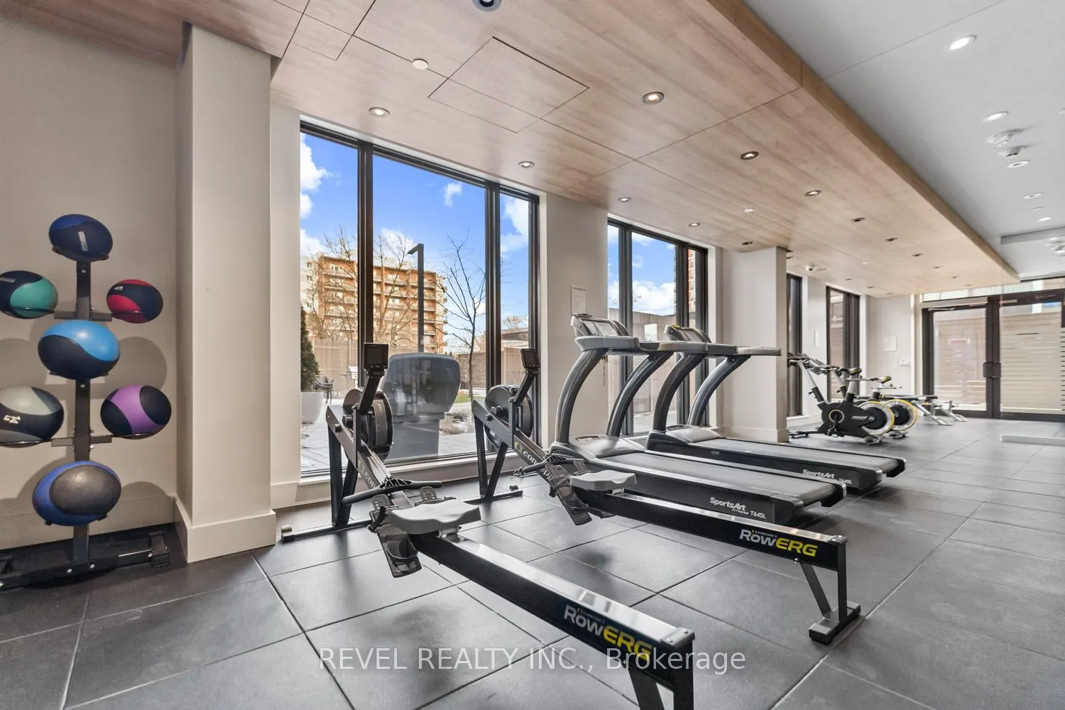 21 Park Street E, #520