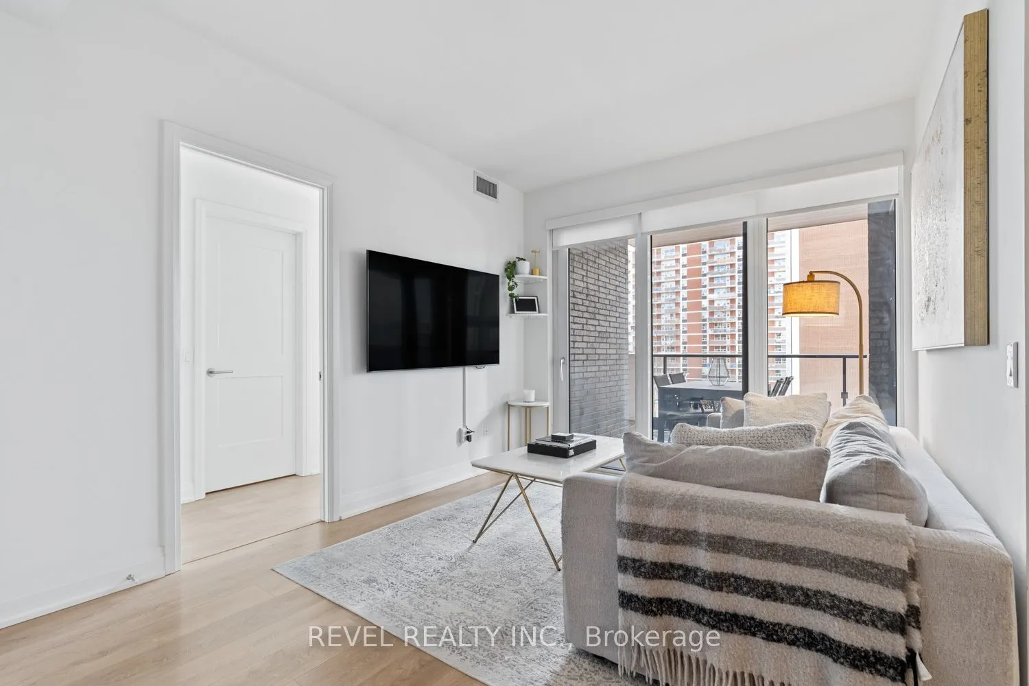 21 Park Street E, #520