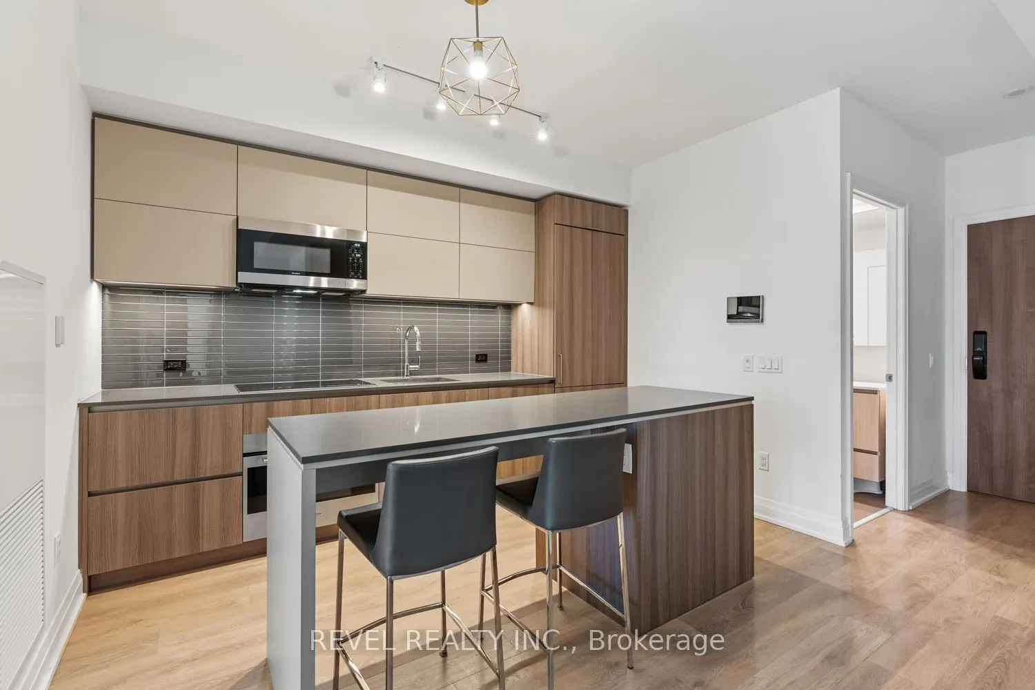 21 Park Street E, #520