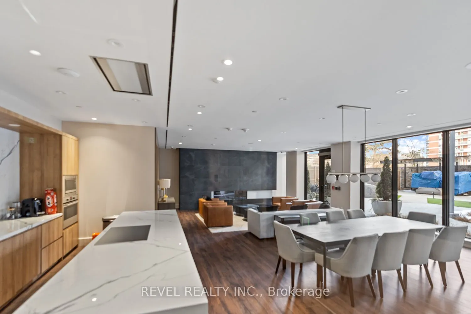 21 Park Street E, #520