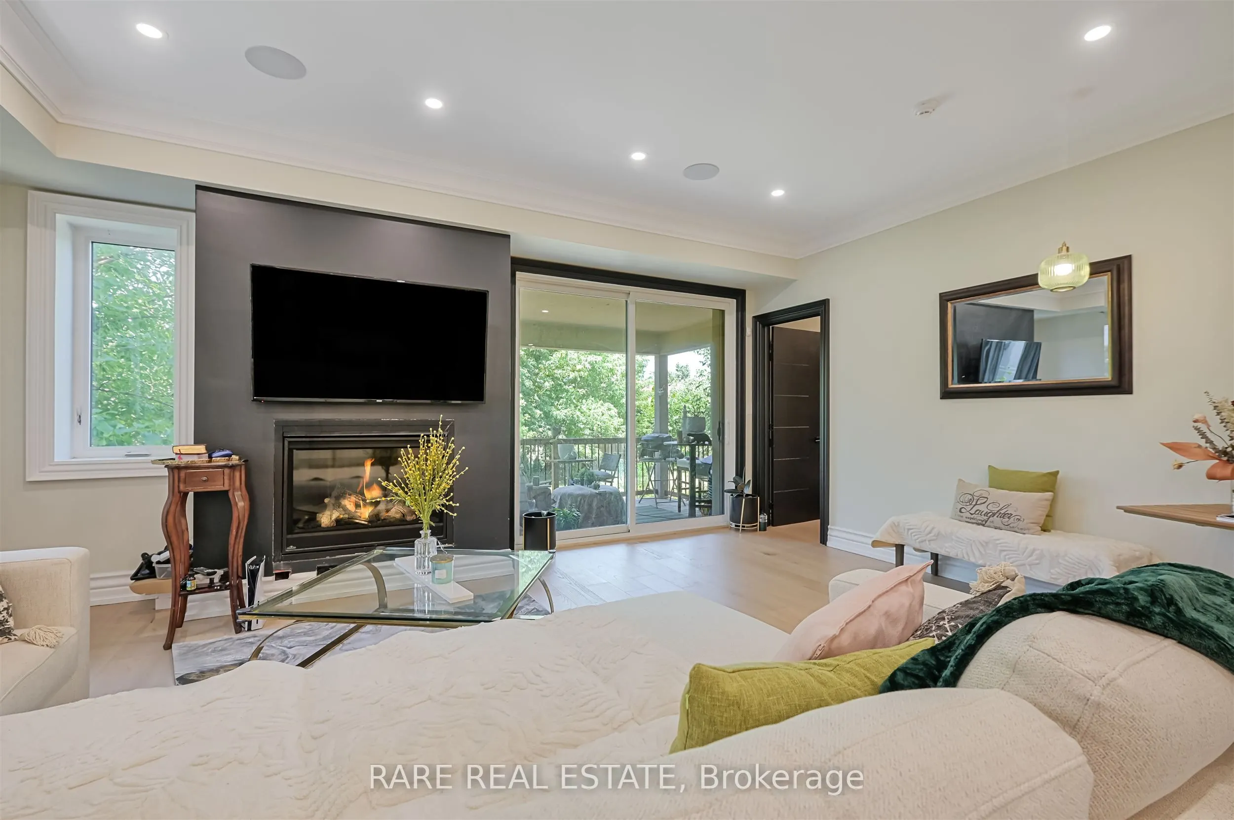 32 Bradfield Avenue W