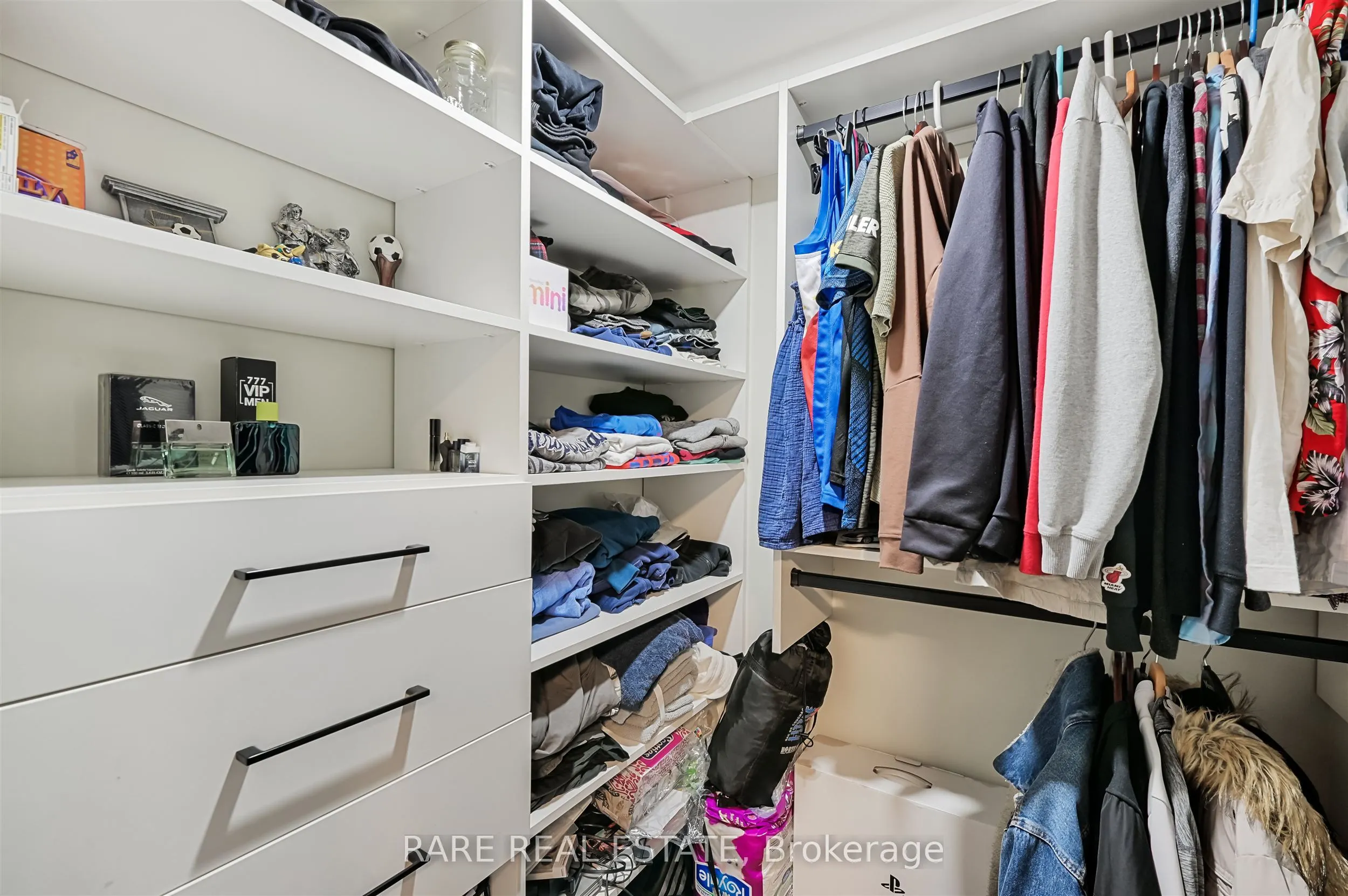 32 Bradfield Avenue W