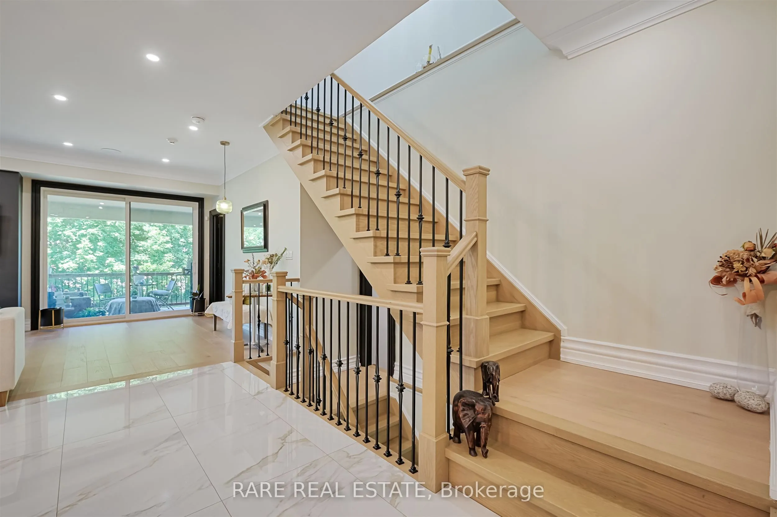 32 Bradfield Avenue W