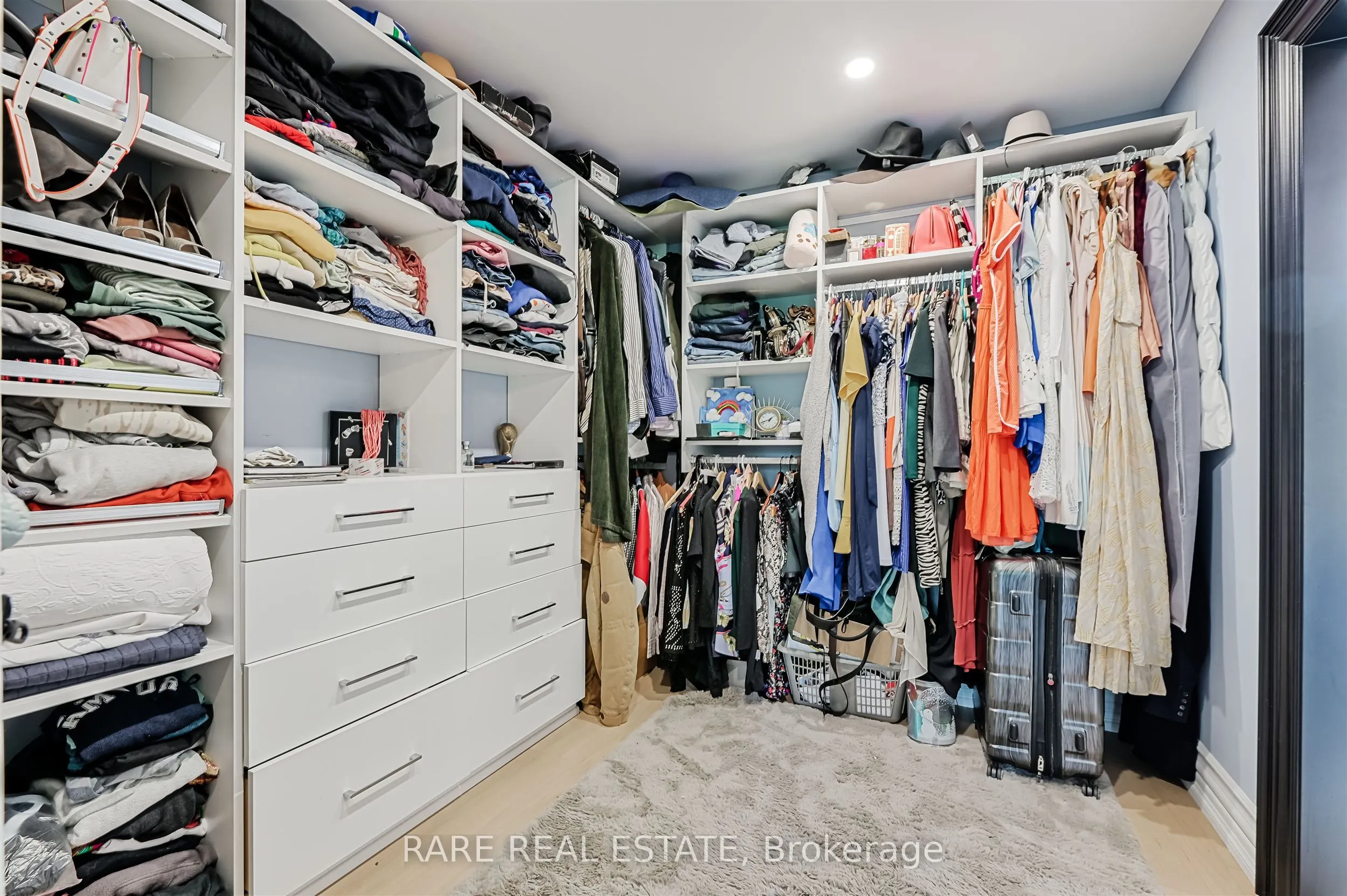 32 Bradfield Avenue W