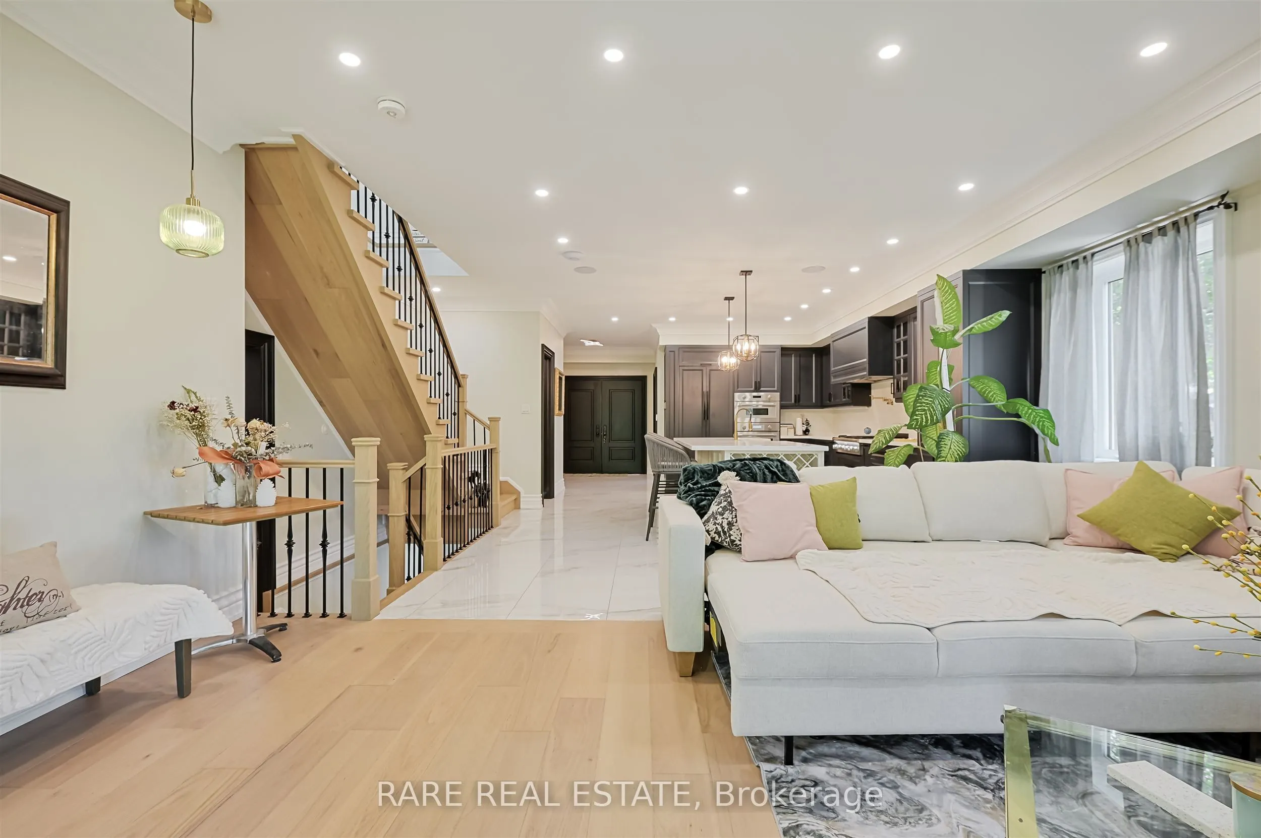 32 Bradfield Avenue W