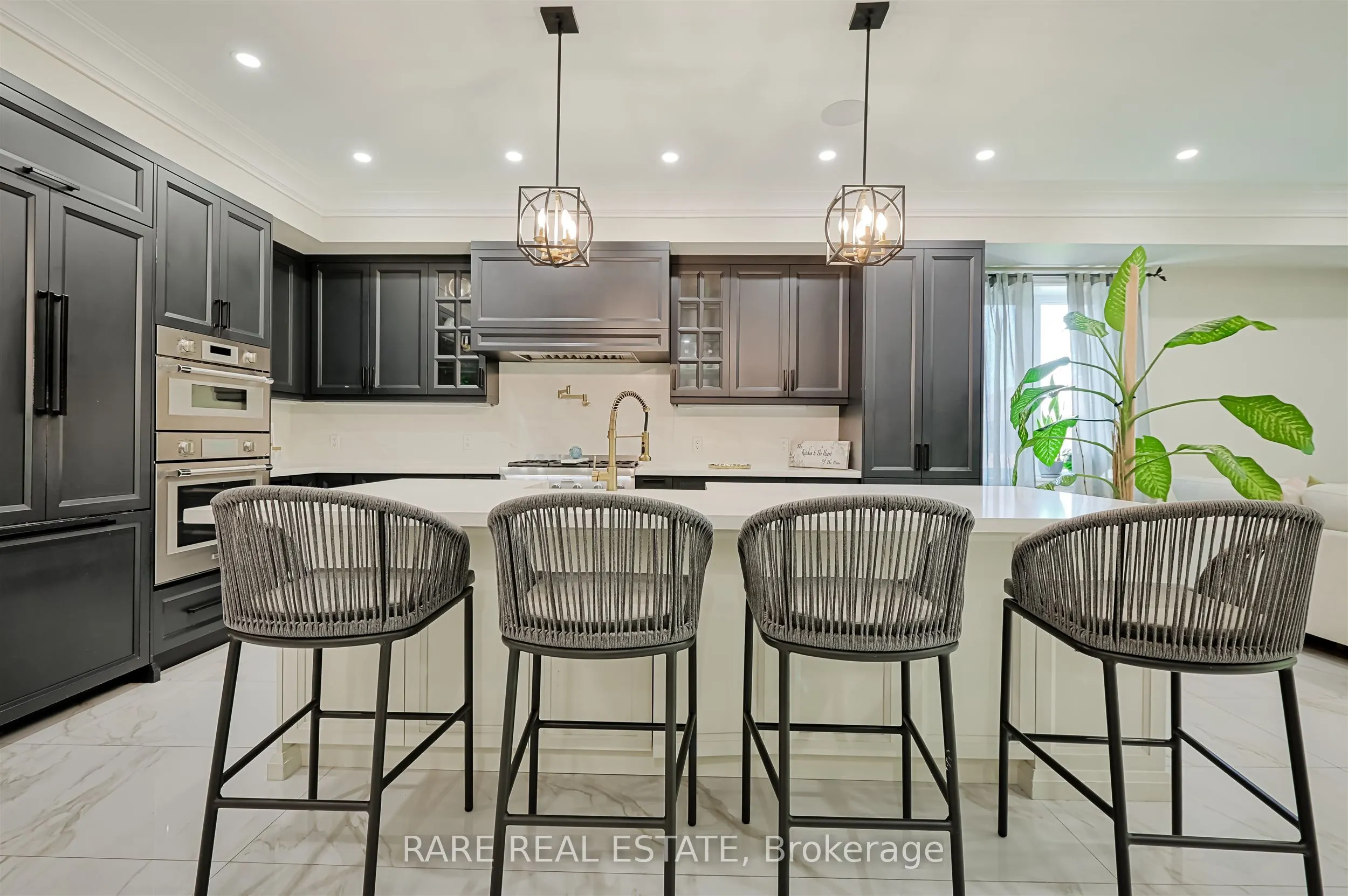 32 Bradfield Avenue W