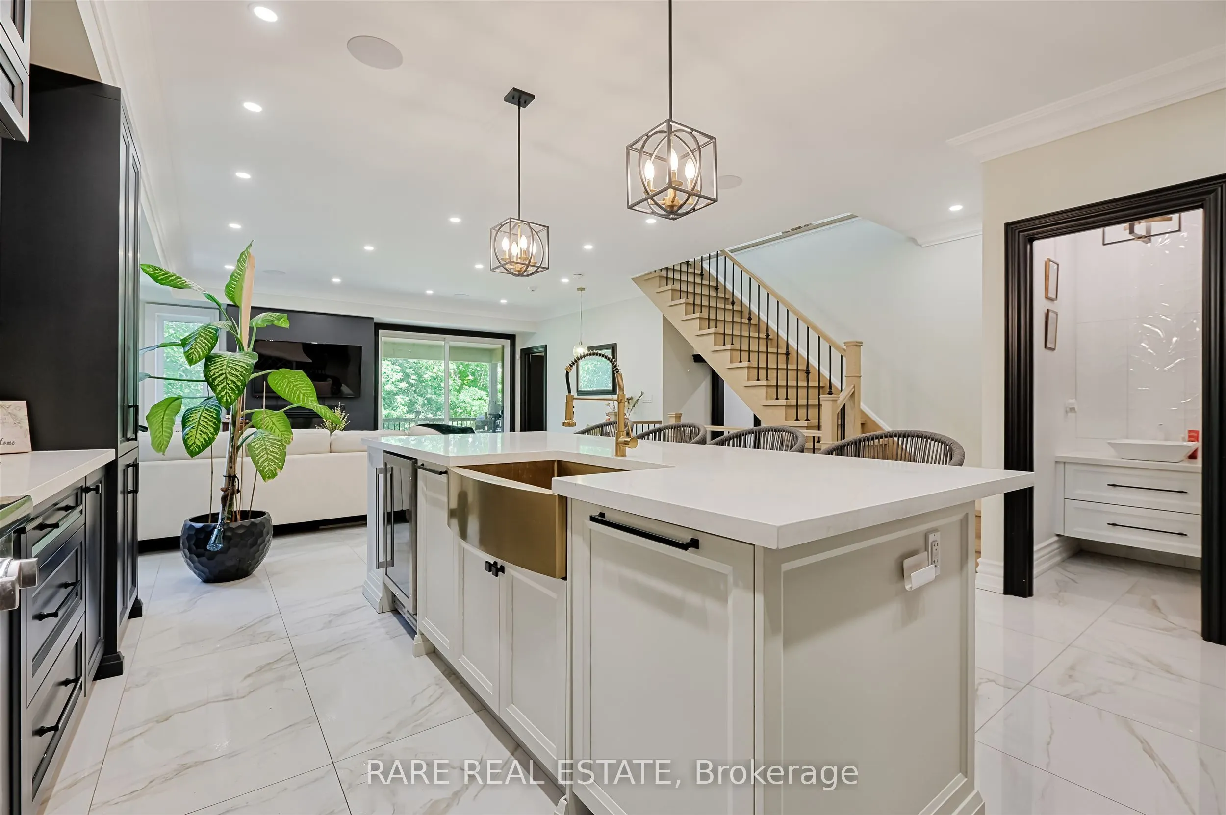 32 Bradfield Avenue W