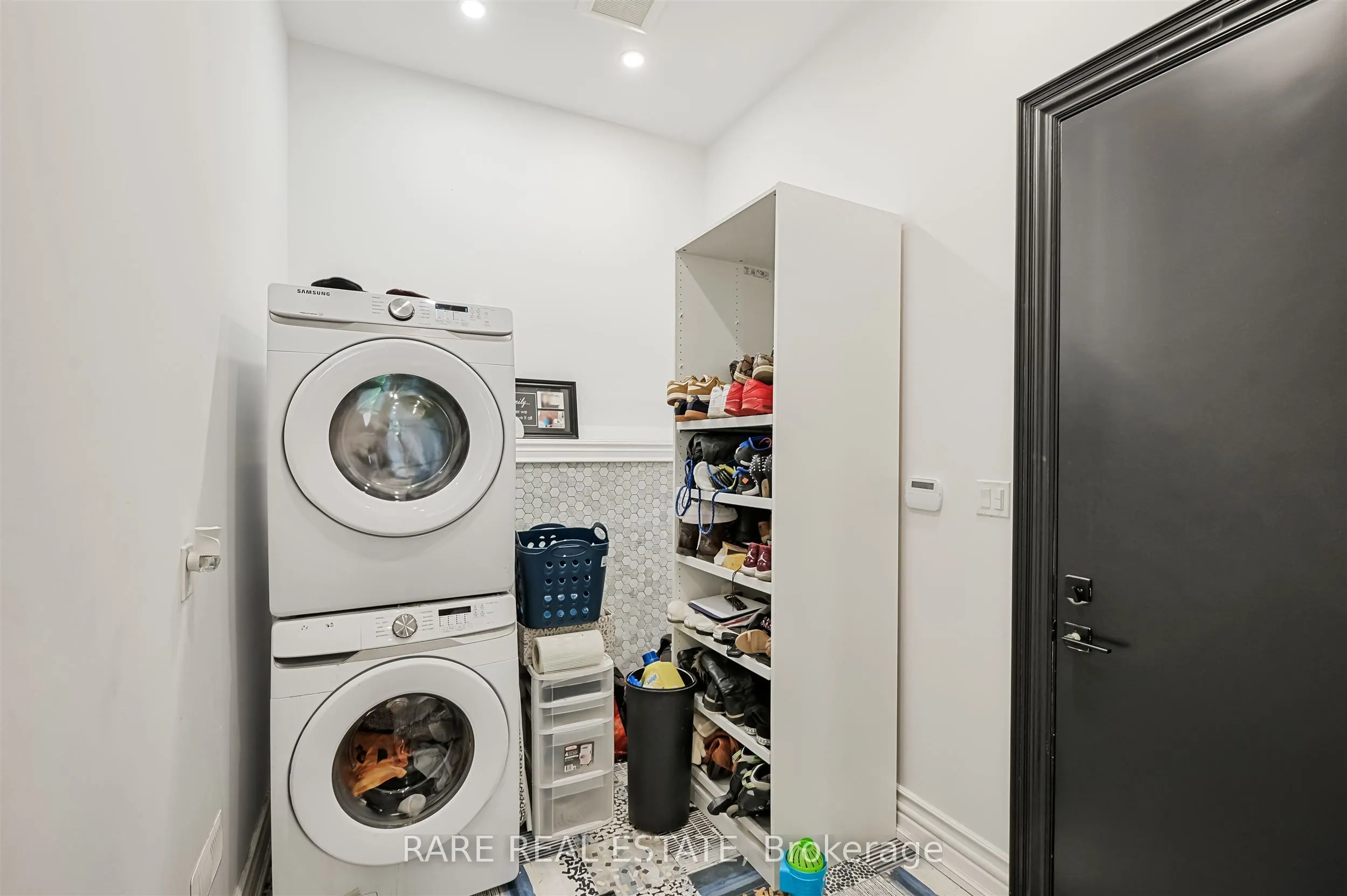 32 Bradfield Avenue W