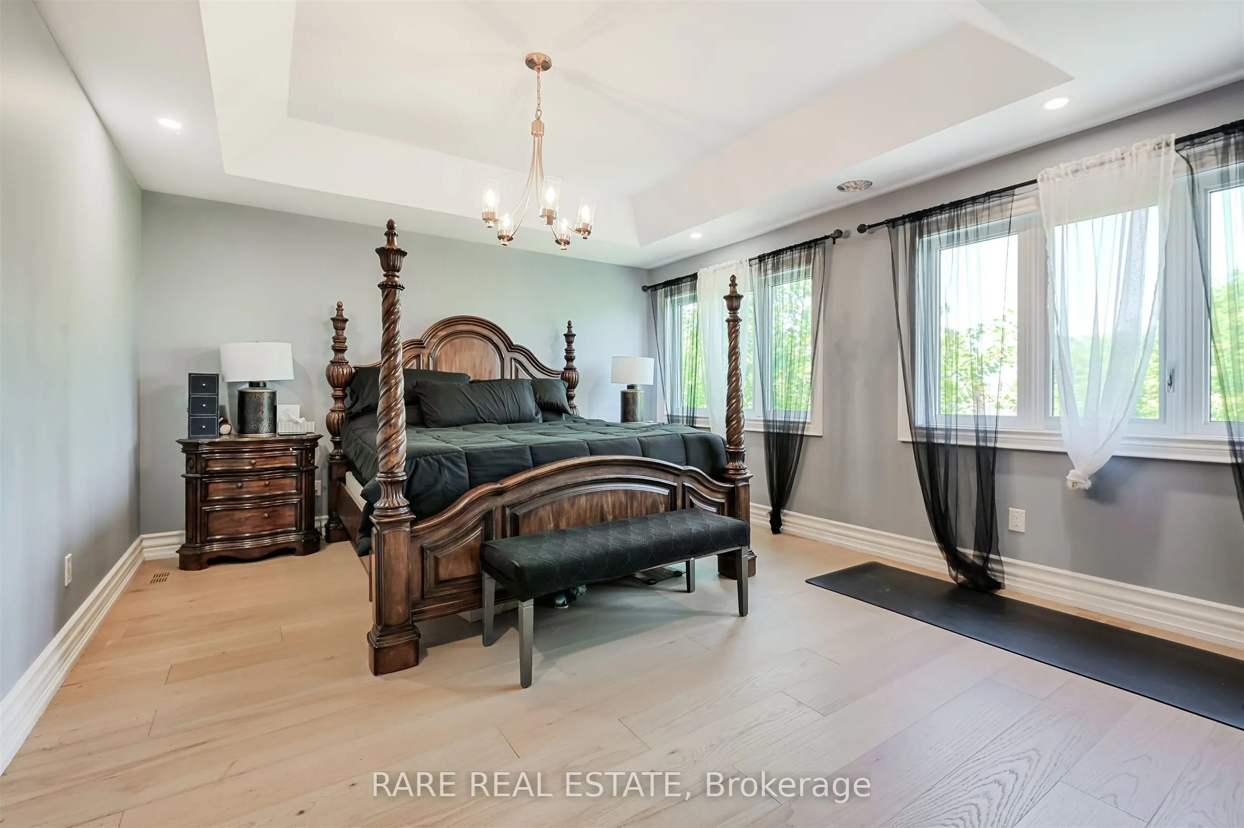 32 Bradfield Avenue W