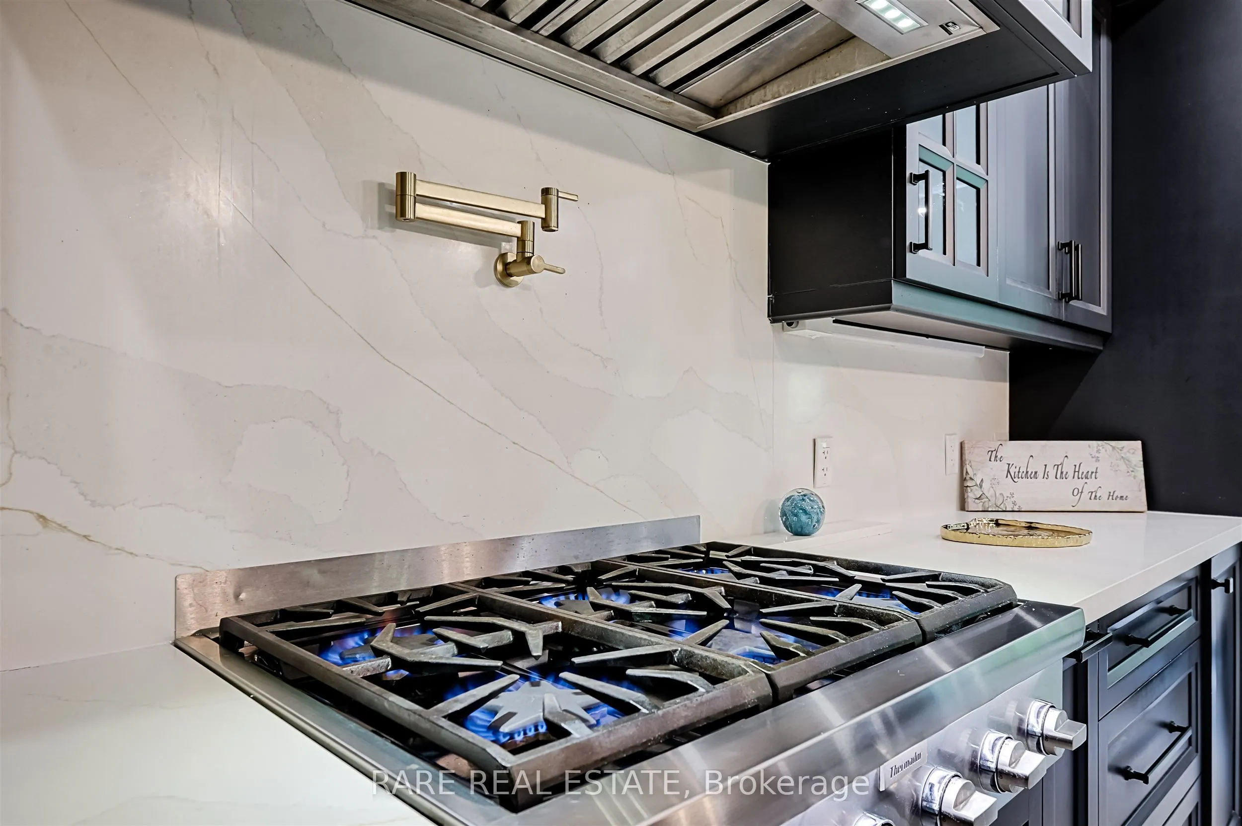 32 Bradfield Avenue W