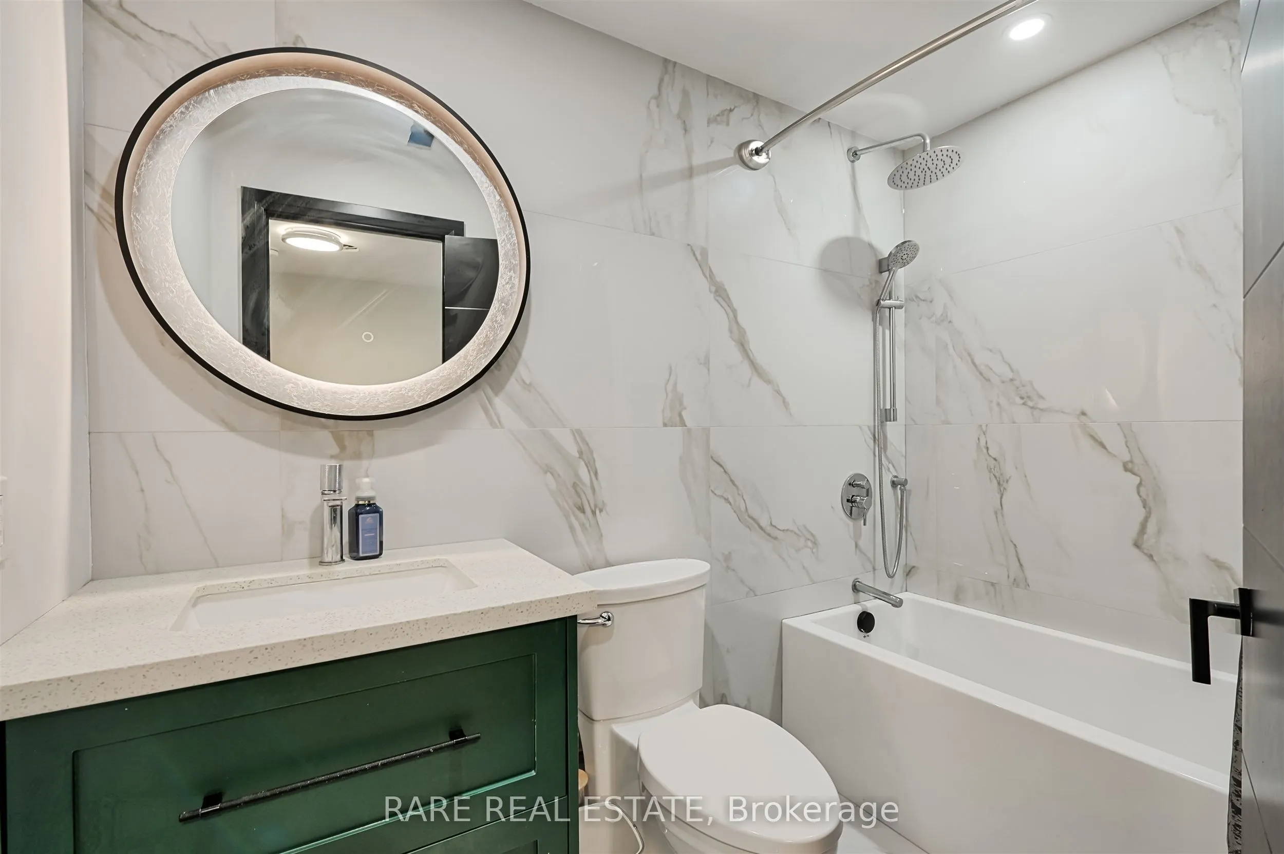 32 Bradfield Avenue W