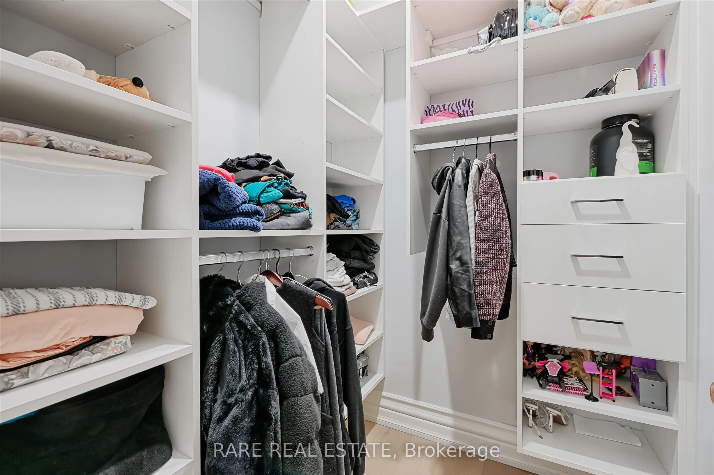 32 Bradfield Avenue W
