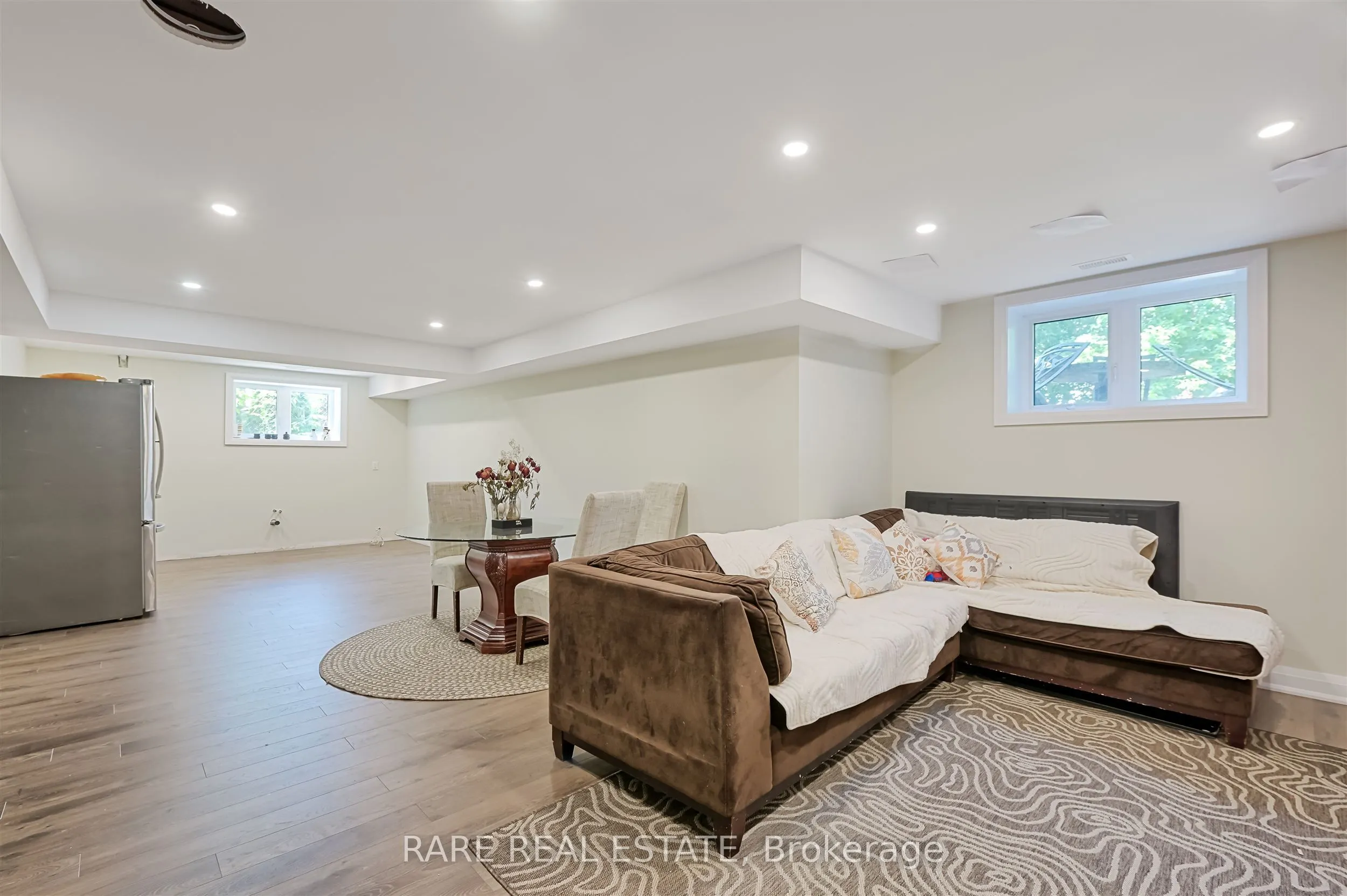 32 Bradfield Avenue W