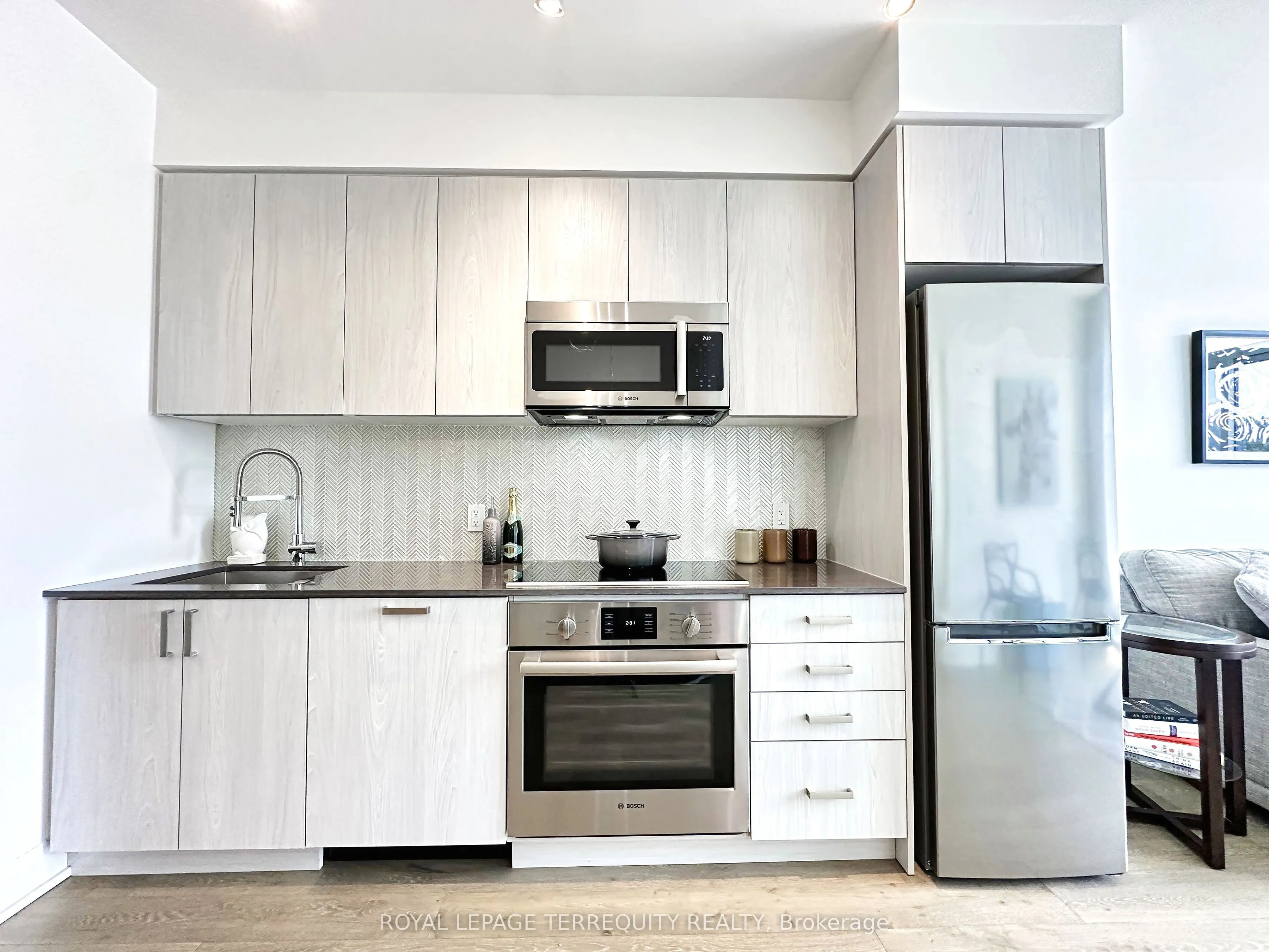293 The Kingsway, #615