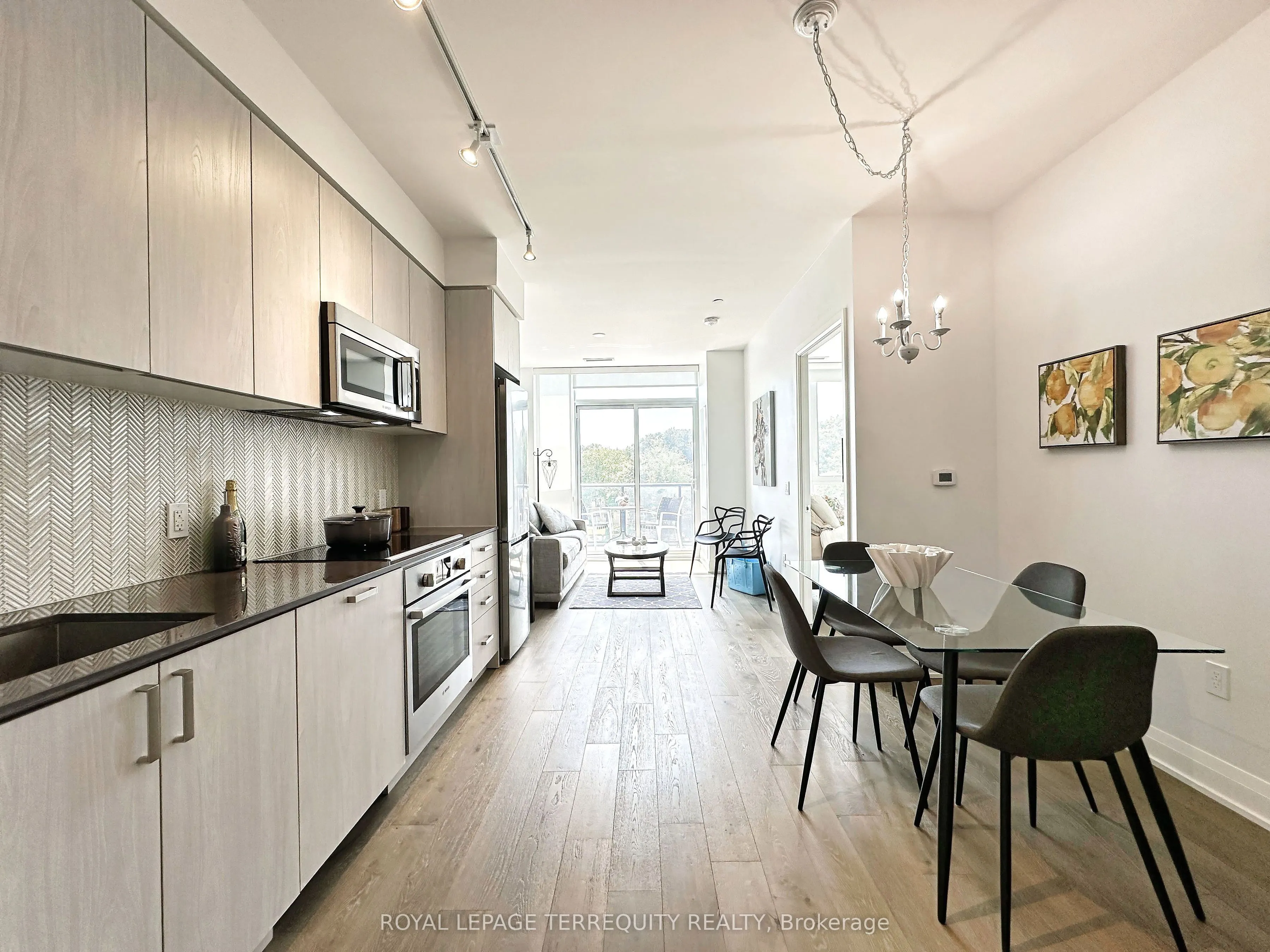 293 The Kingsway, #615