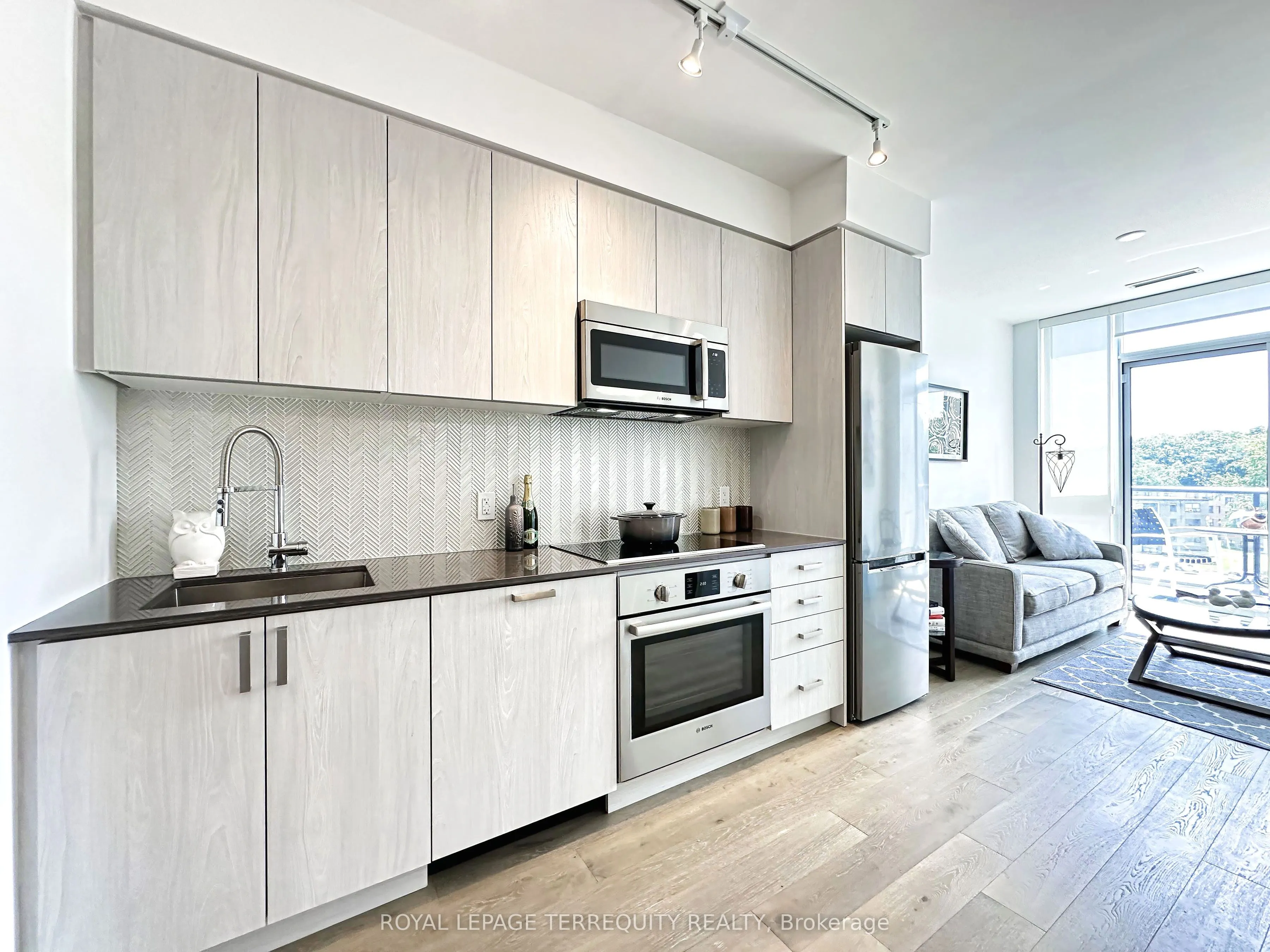 293 The Kingsway, #615