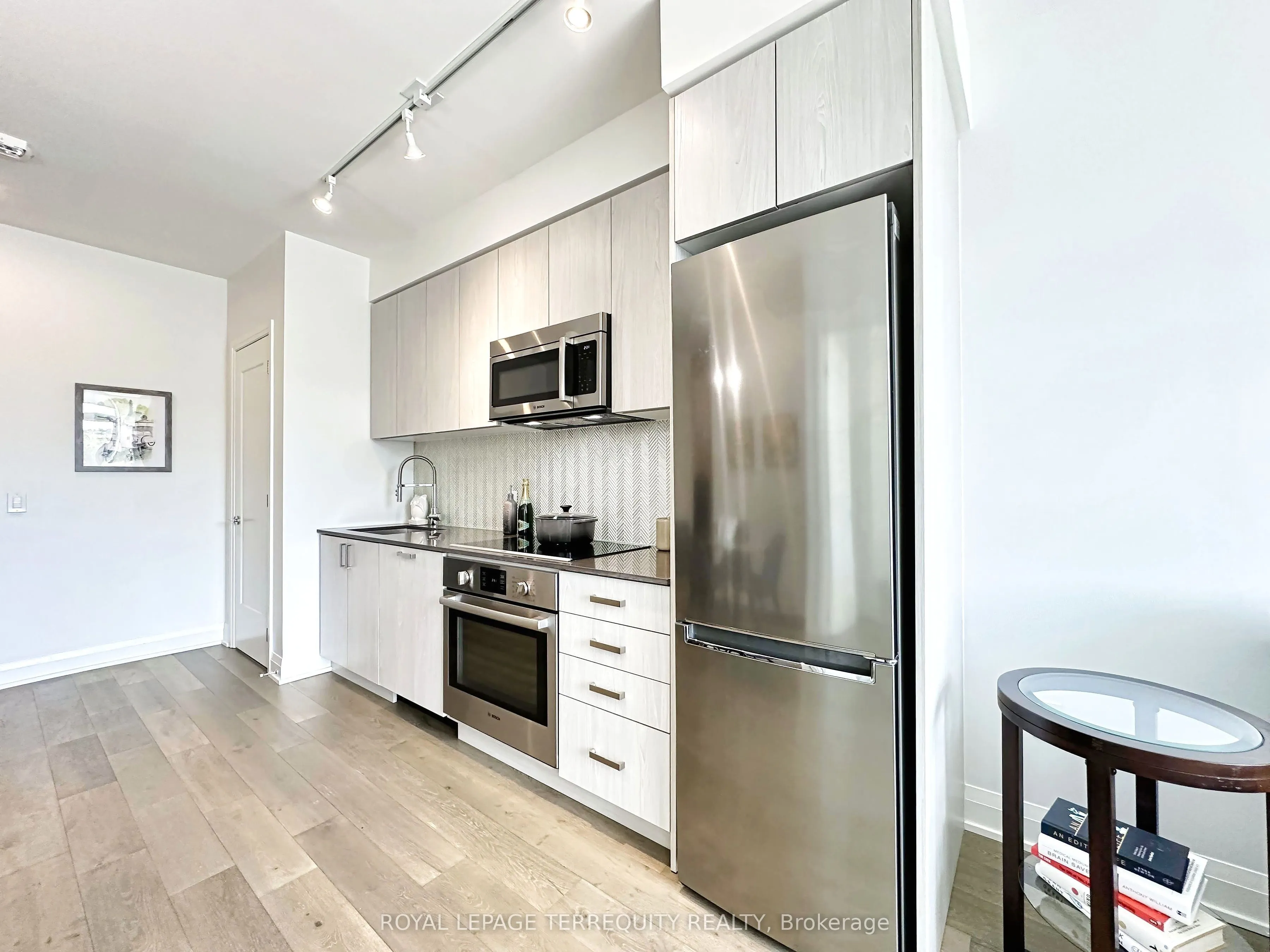 293 The Kingsway, #615