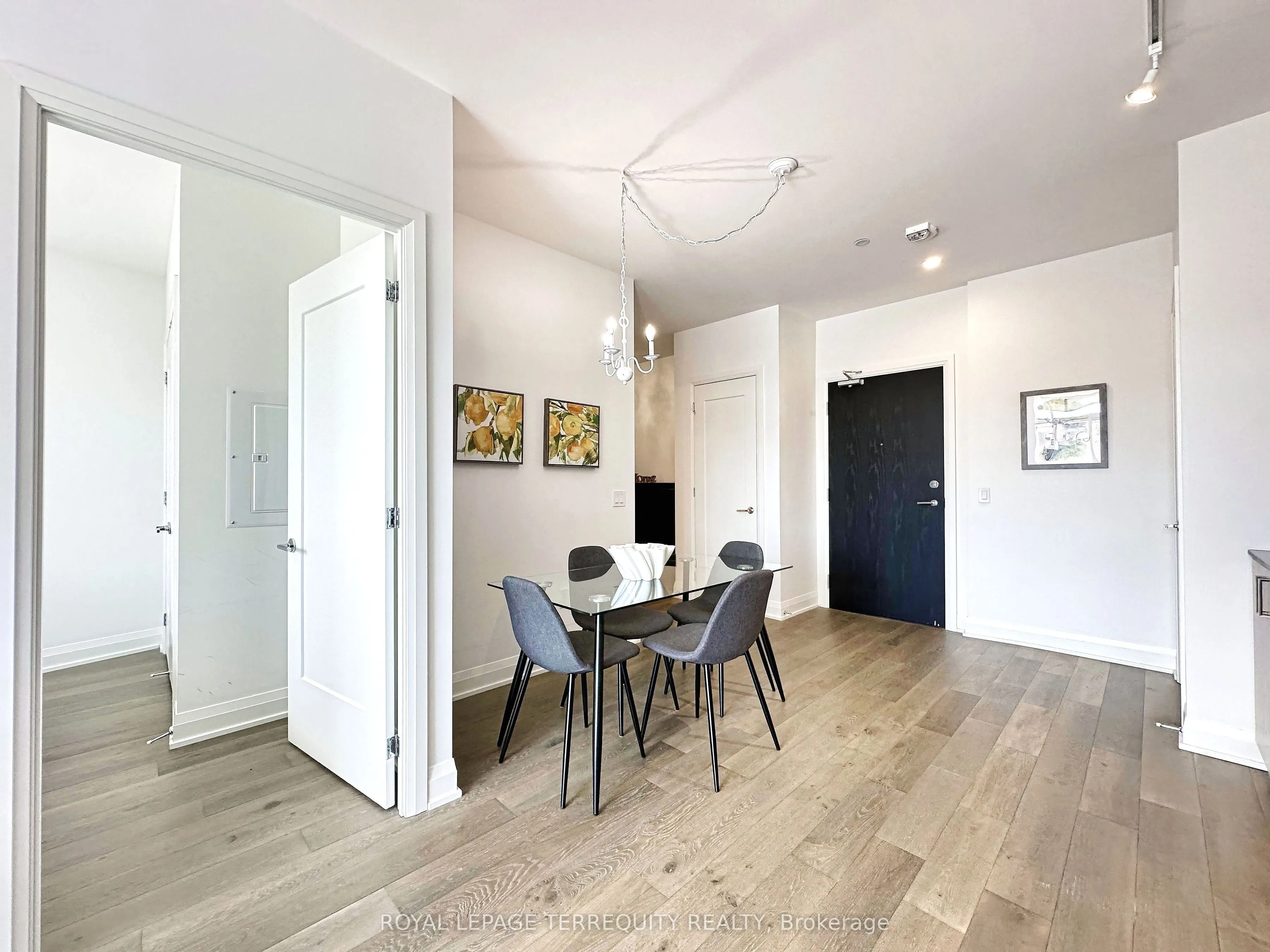 293 The Kingsway, #615