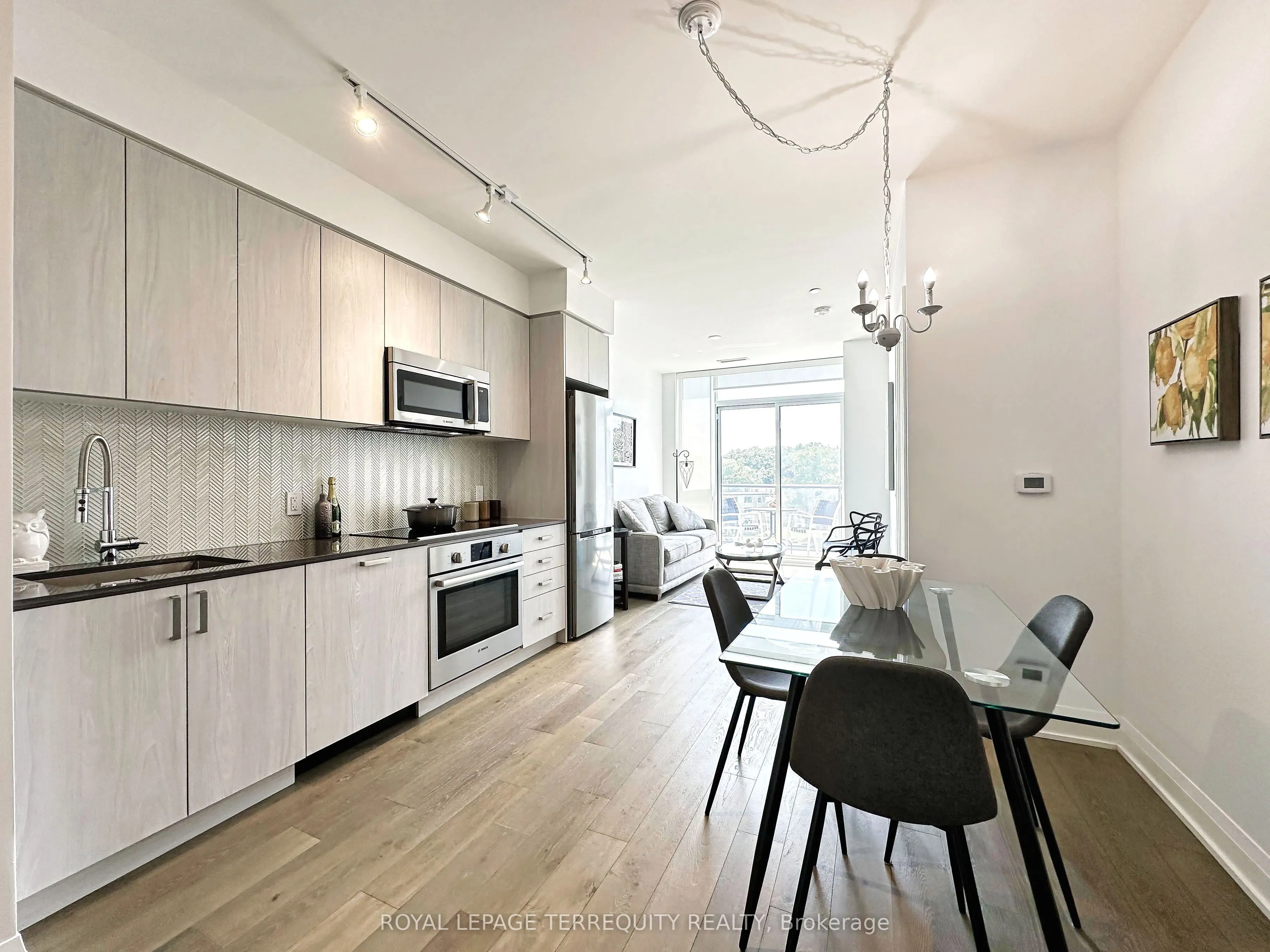 293 The Kingsway, #615