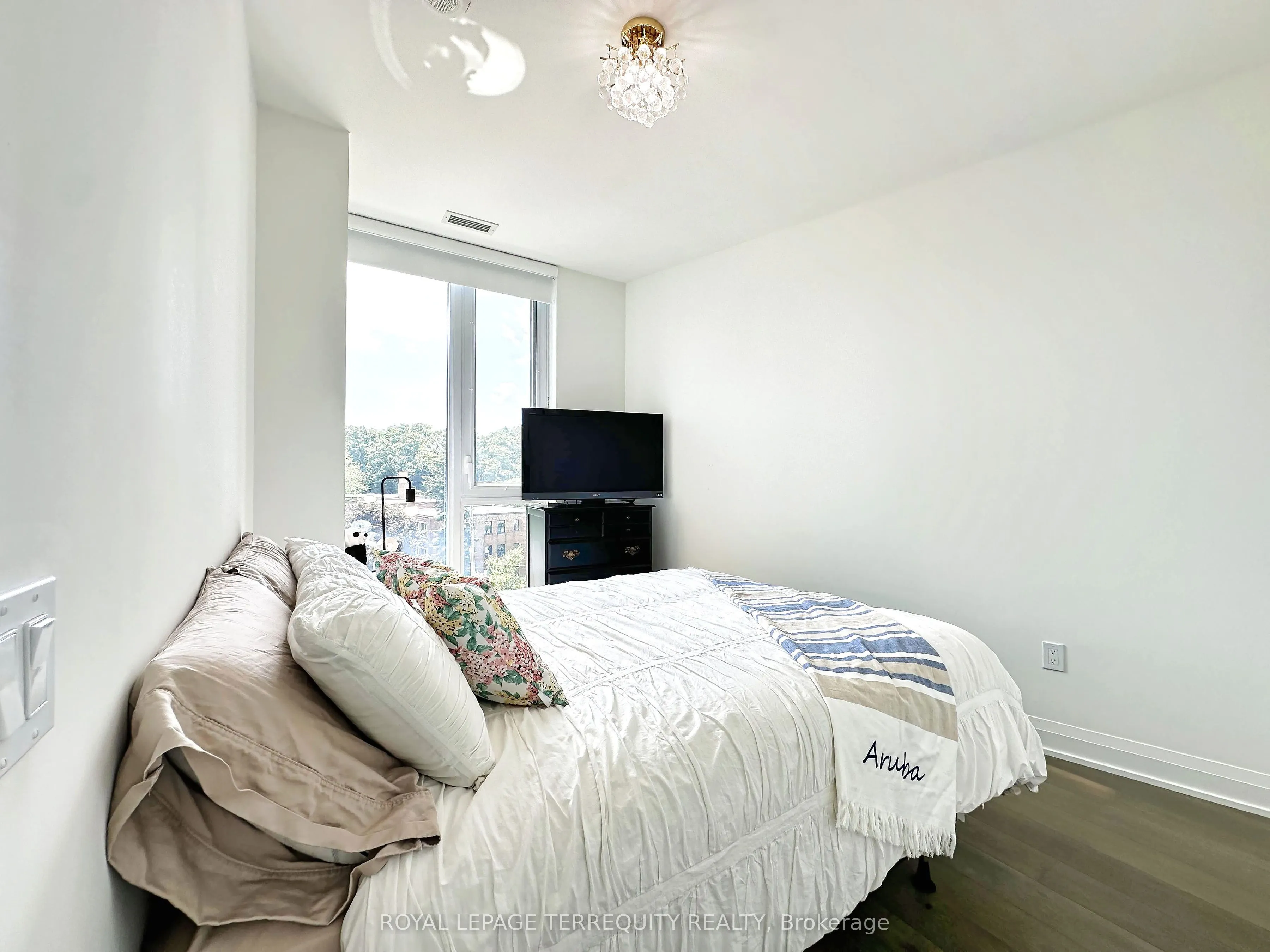 293 The Kingsway, #615