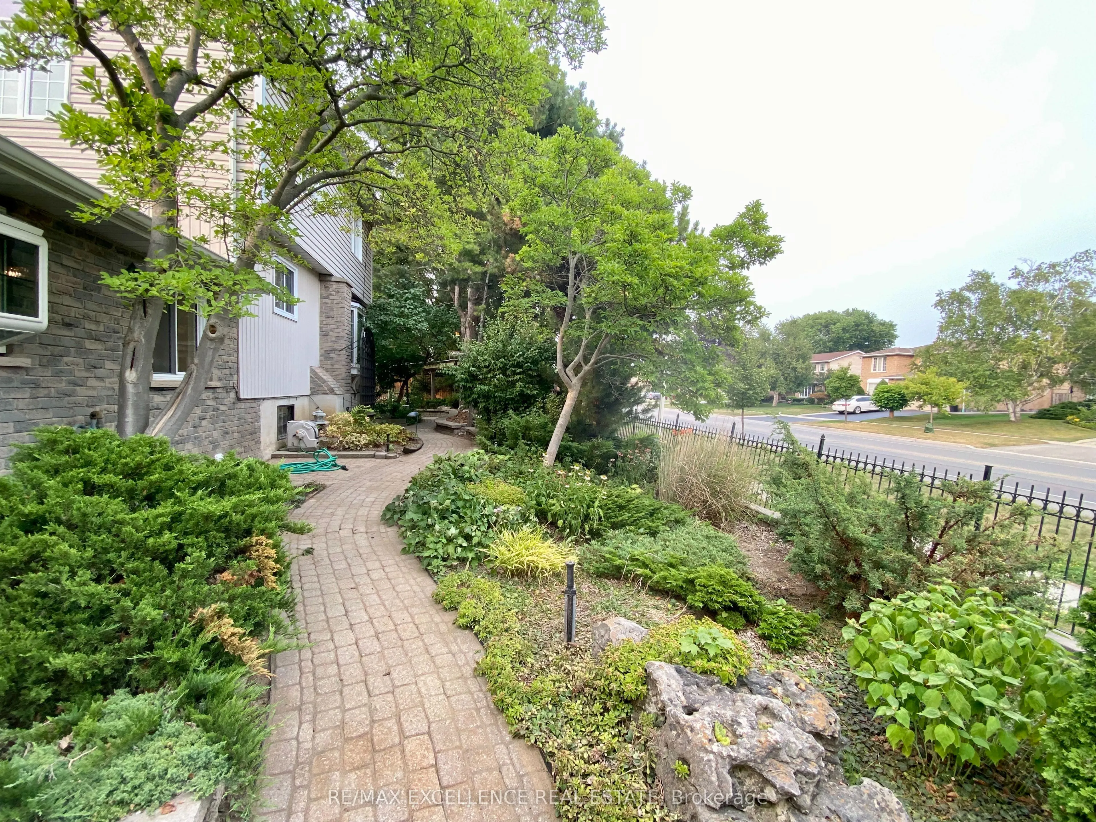 485 Gowland Crescent