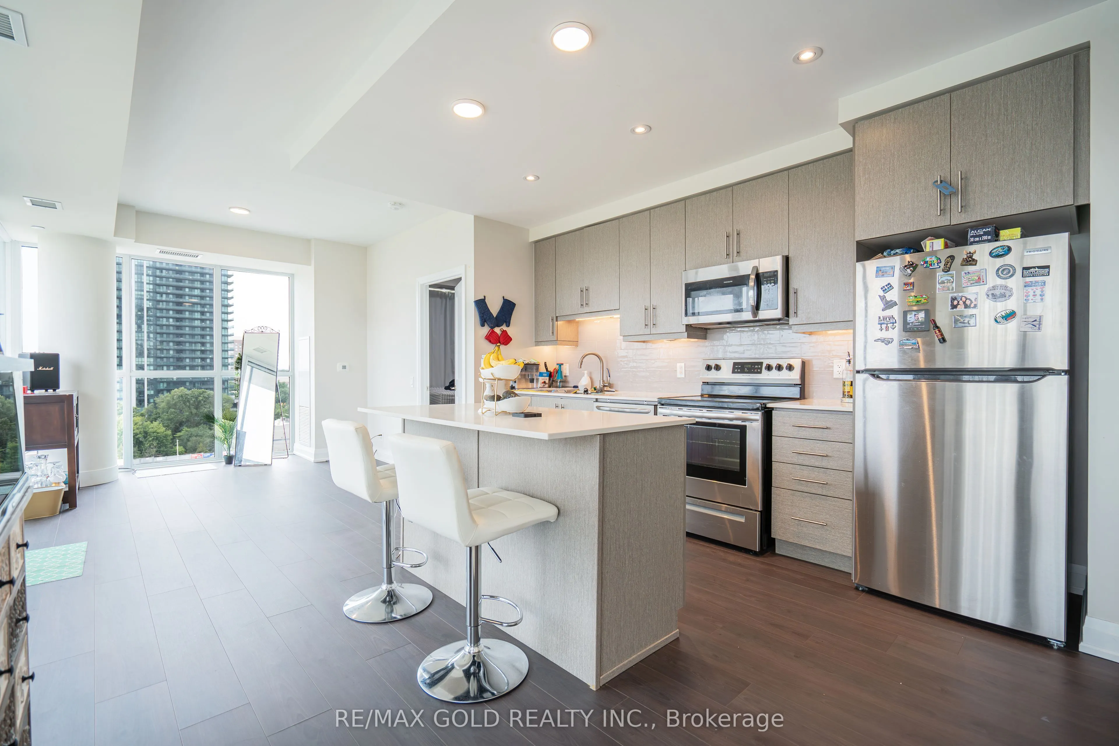 15 Lynch Street, #606