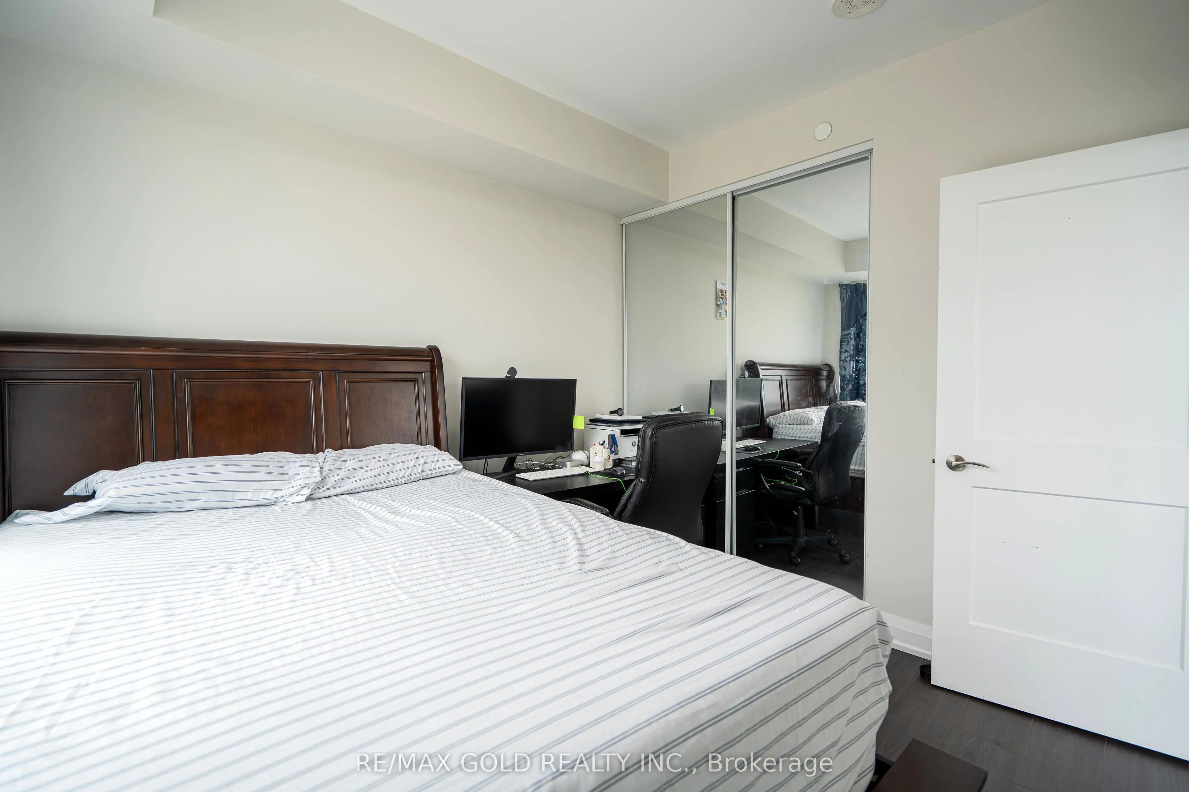 15 Lynch Street, #606