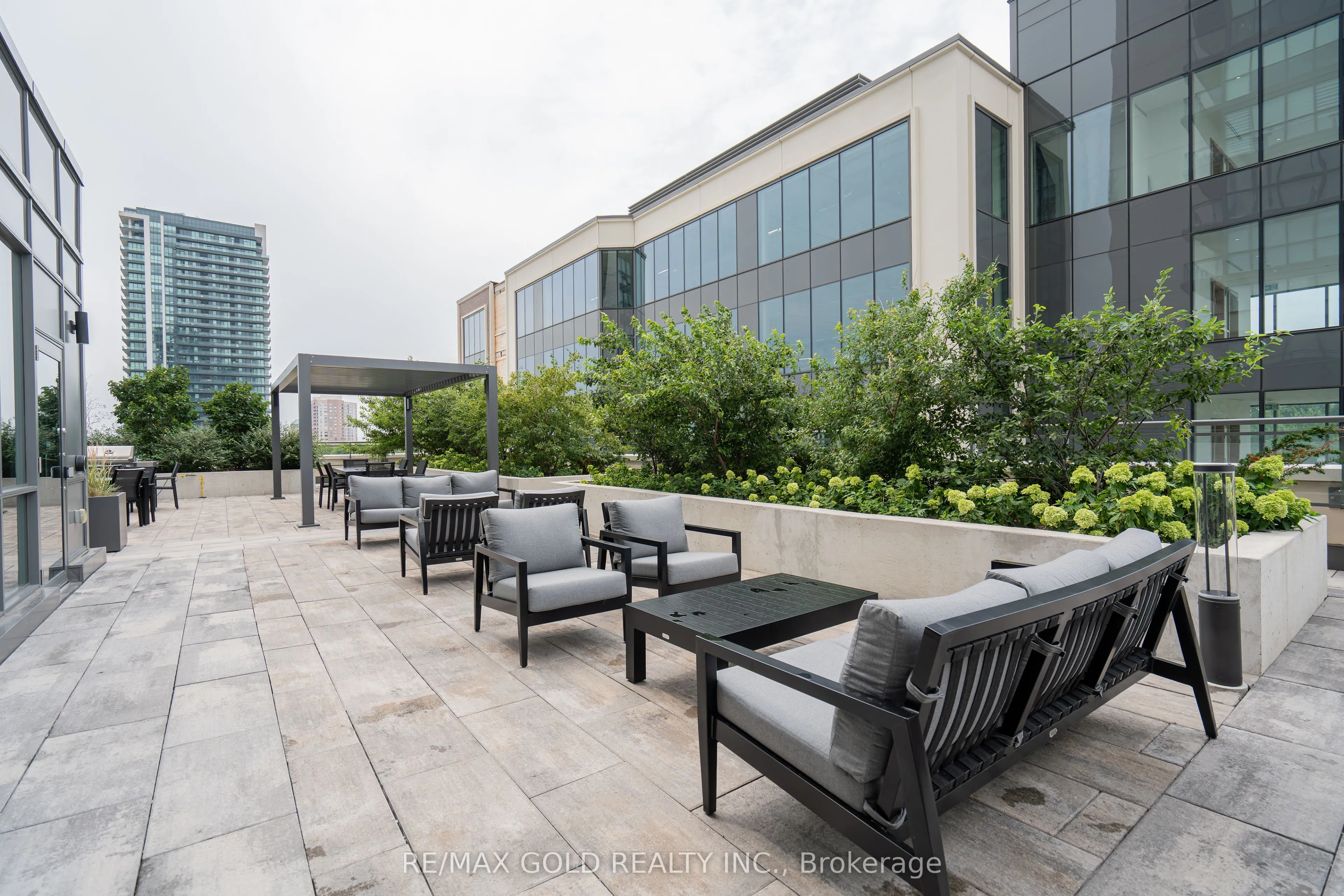 15 Lynch Street, #606
