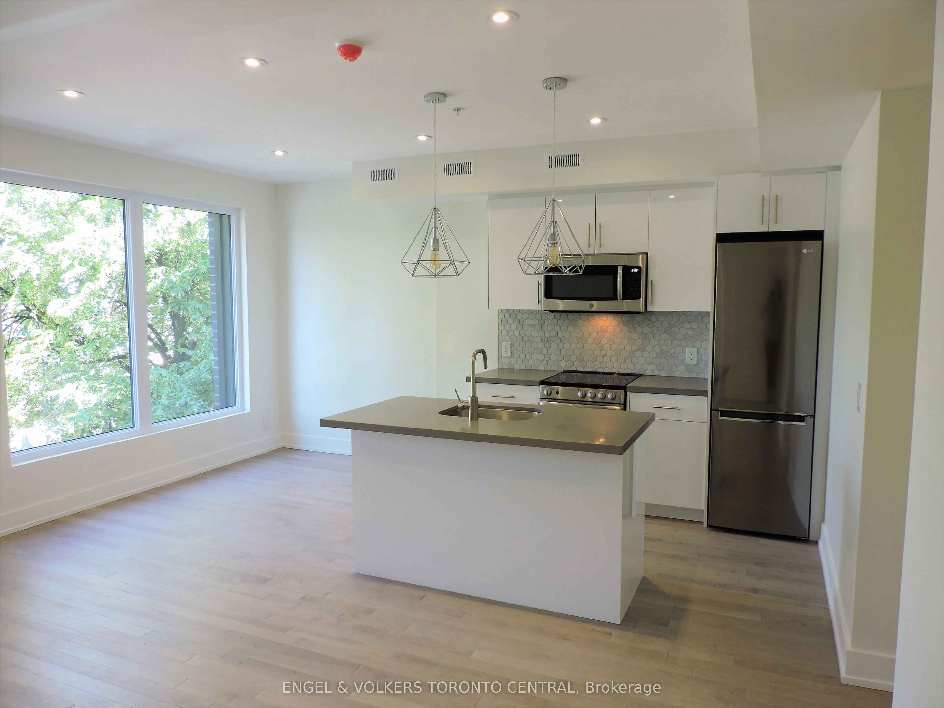 1557 Bloor Street W, #4