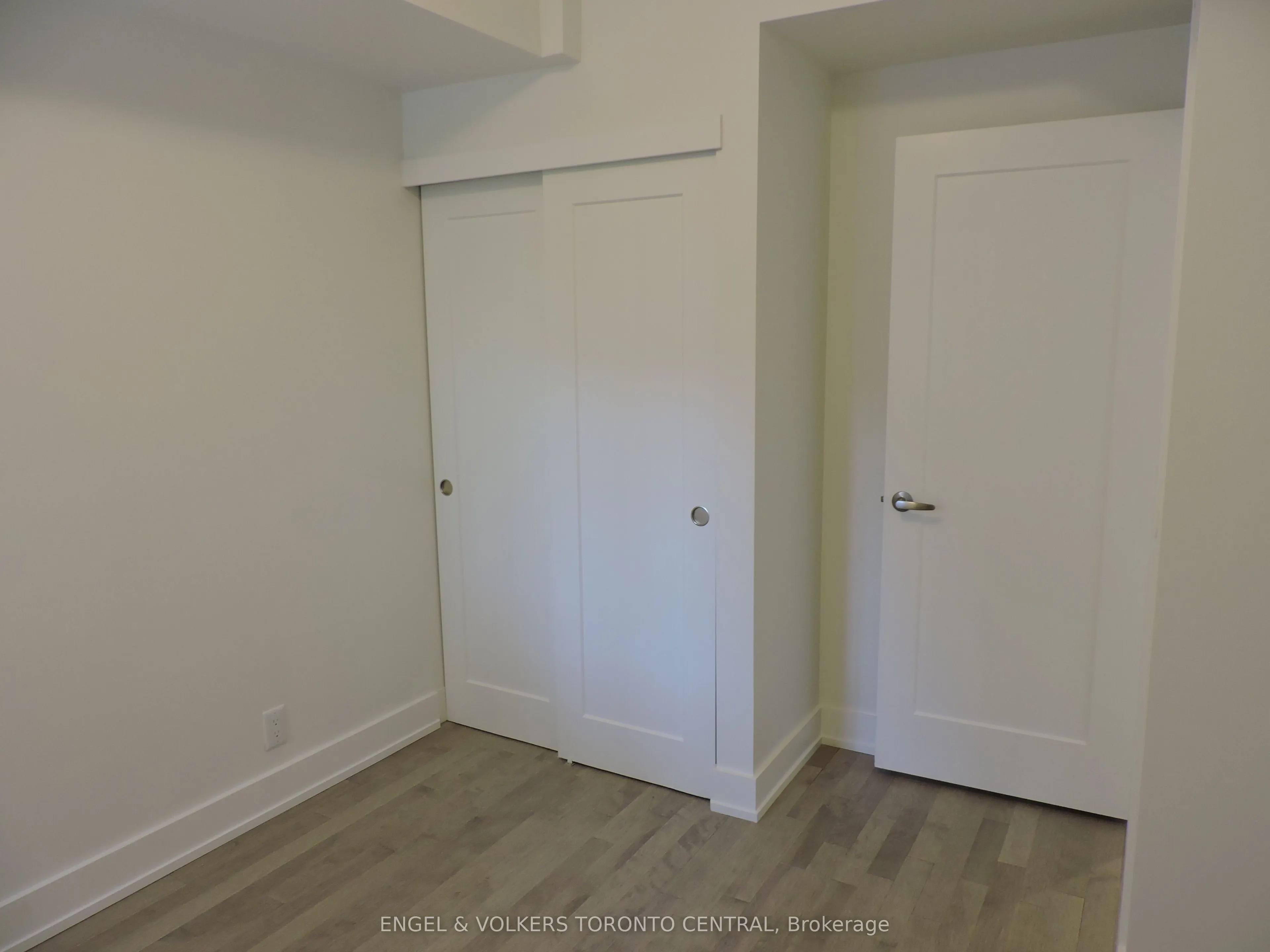 1557 Bloor Street W, #4