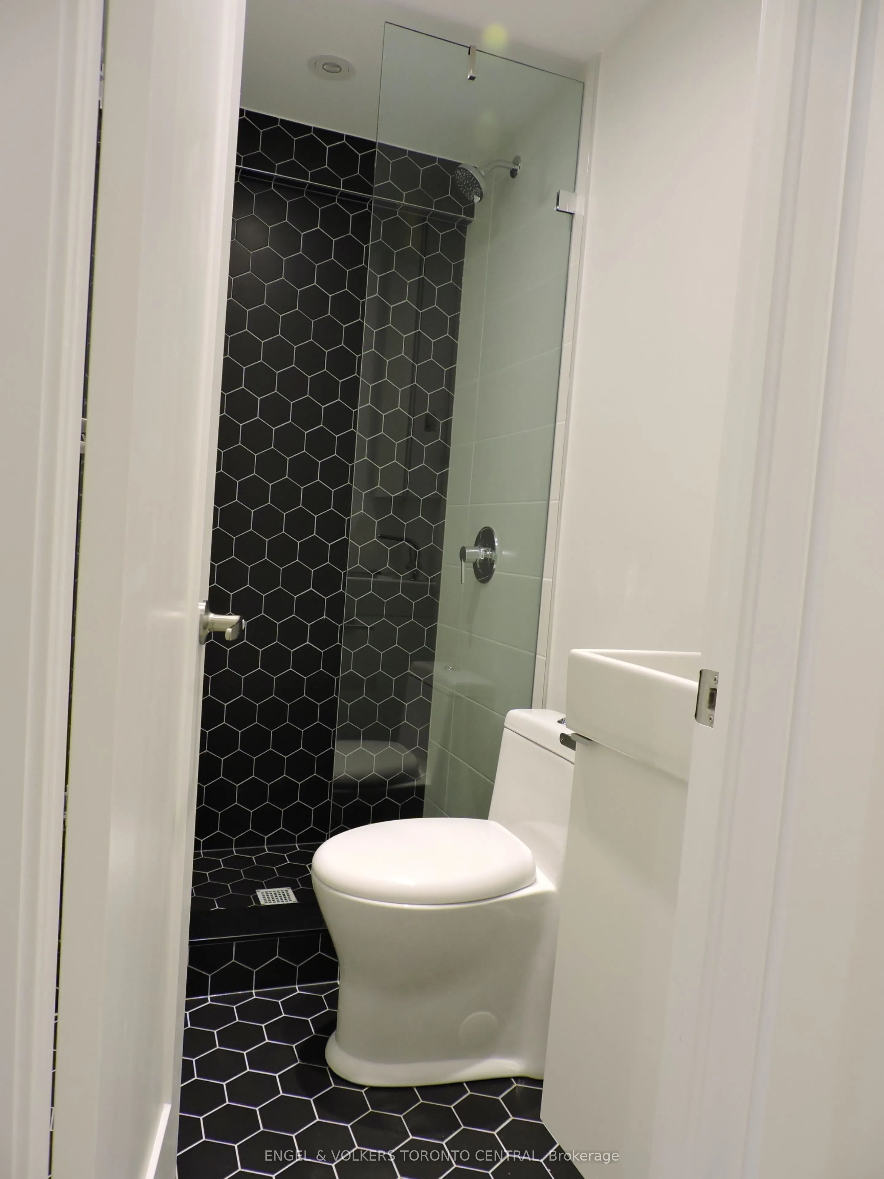1557 Bloor Street W, #4