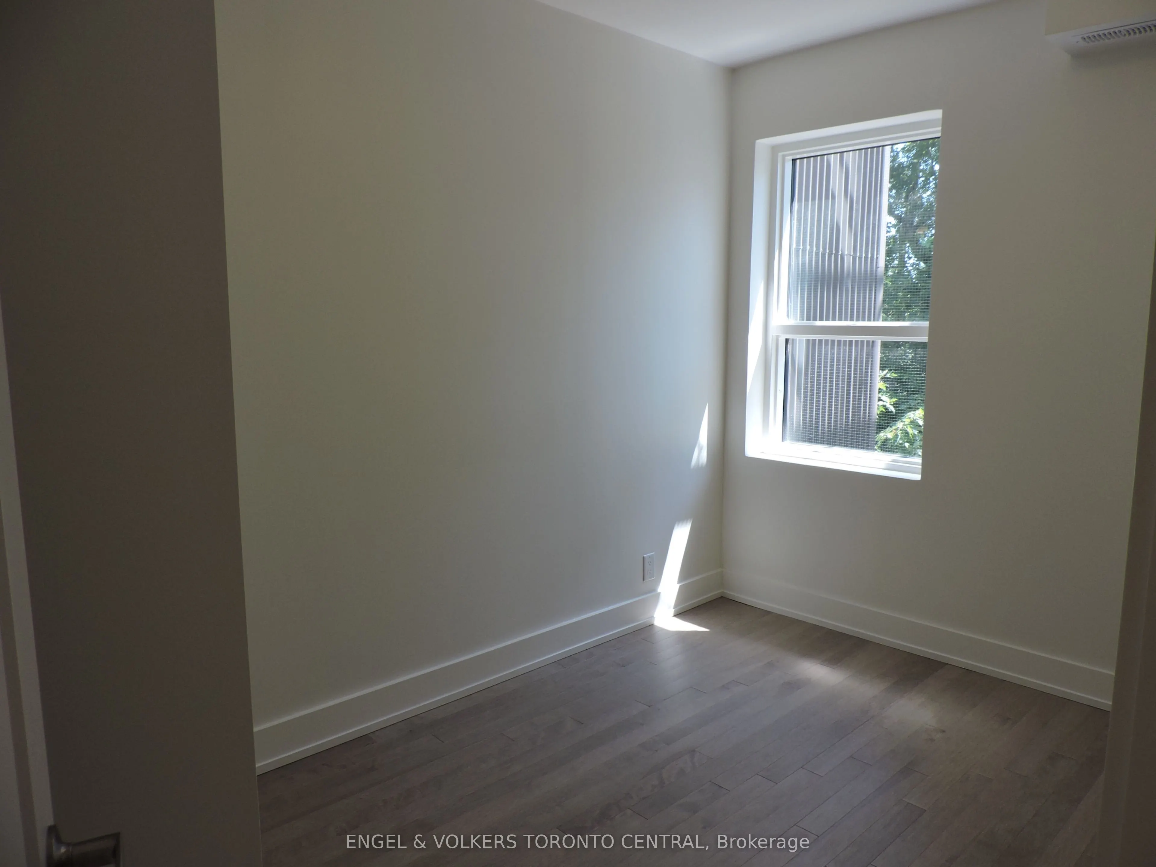 1557 Bloor Street W, #4