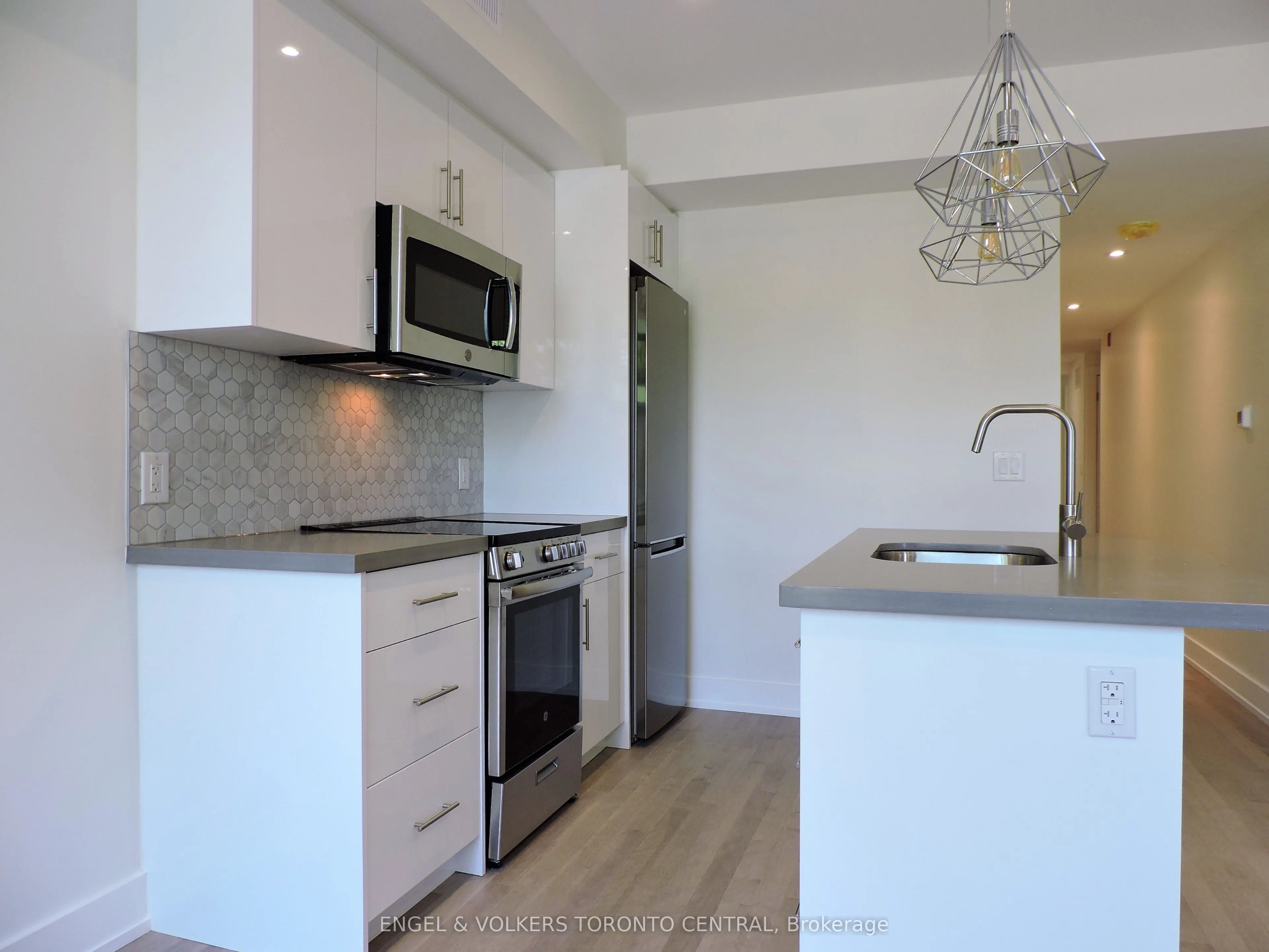 1557 Bloor Street W, #4