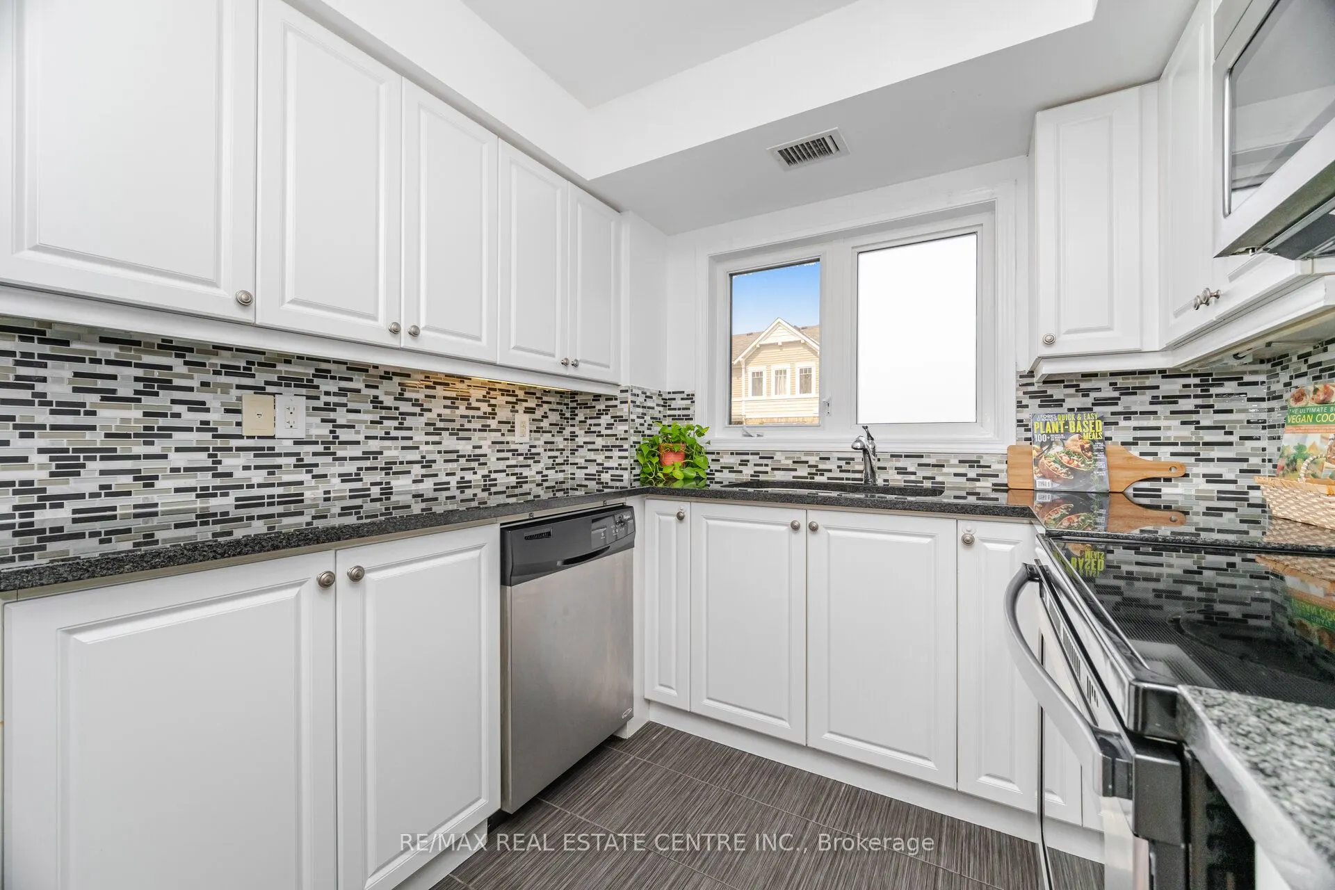 1005 Nadalin Heights, #203