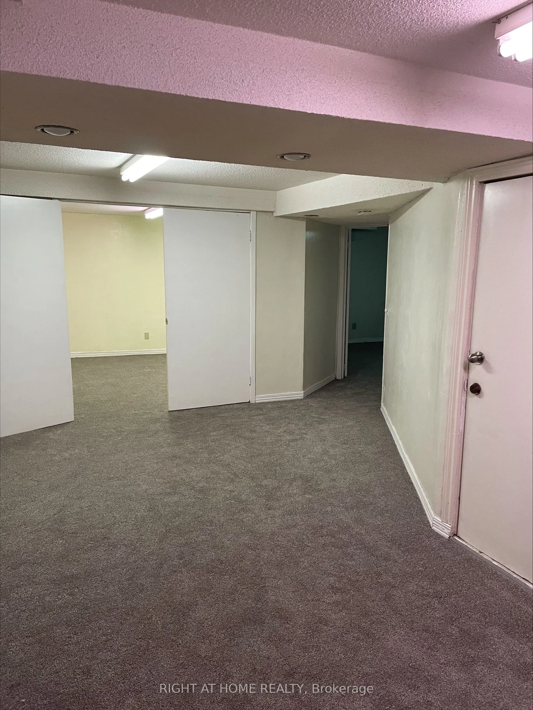 4055 Renfrew Crescent, #Basement